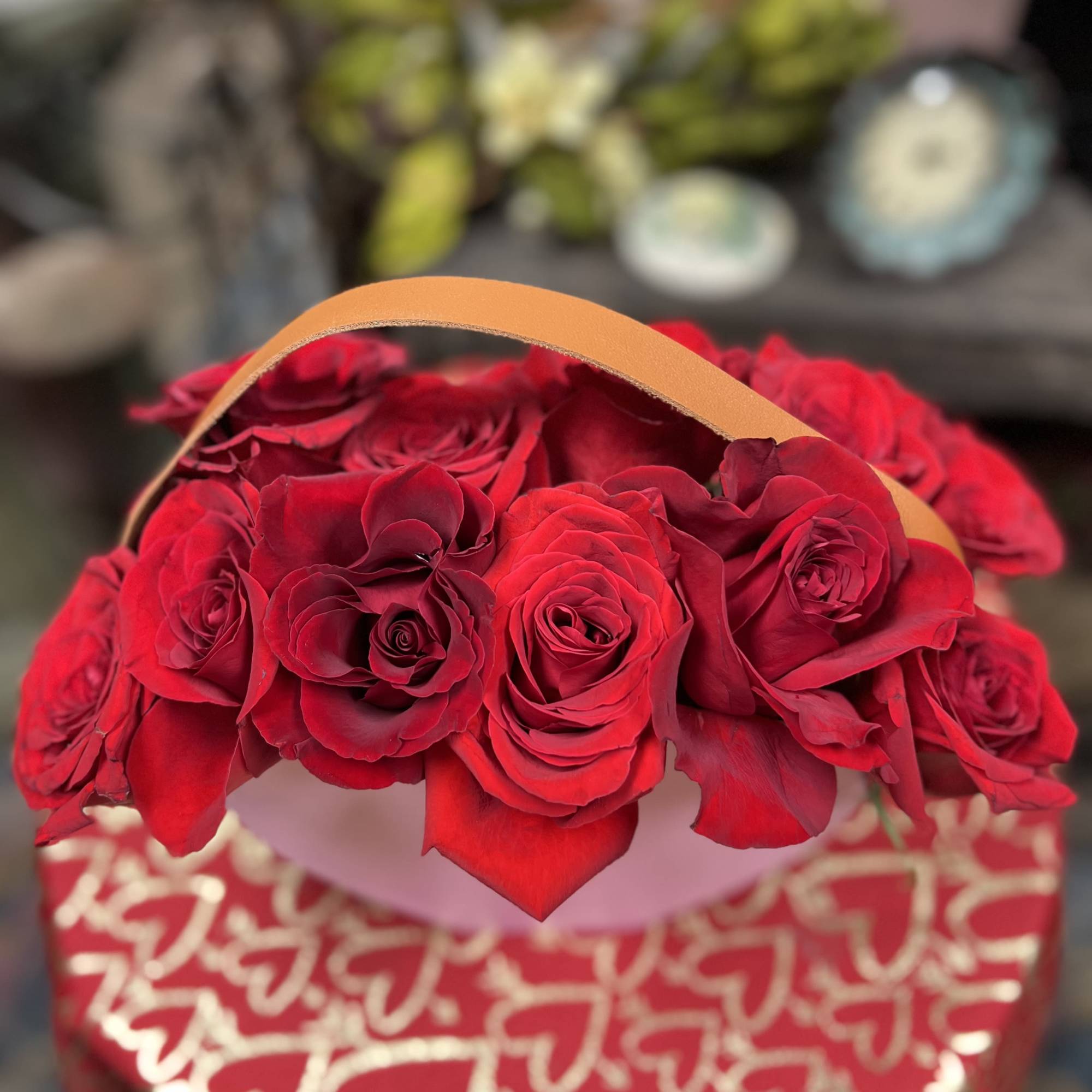 12 Premium Roses ( ROSE choice of red, pink,white roses) in a