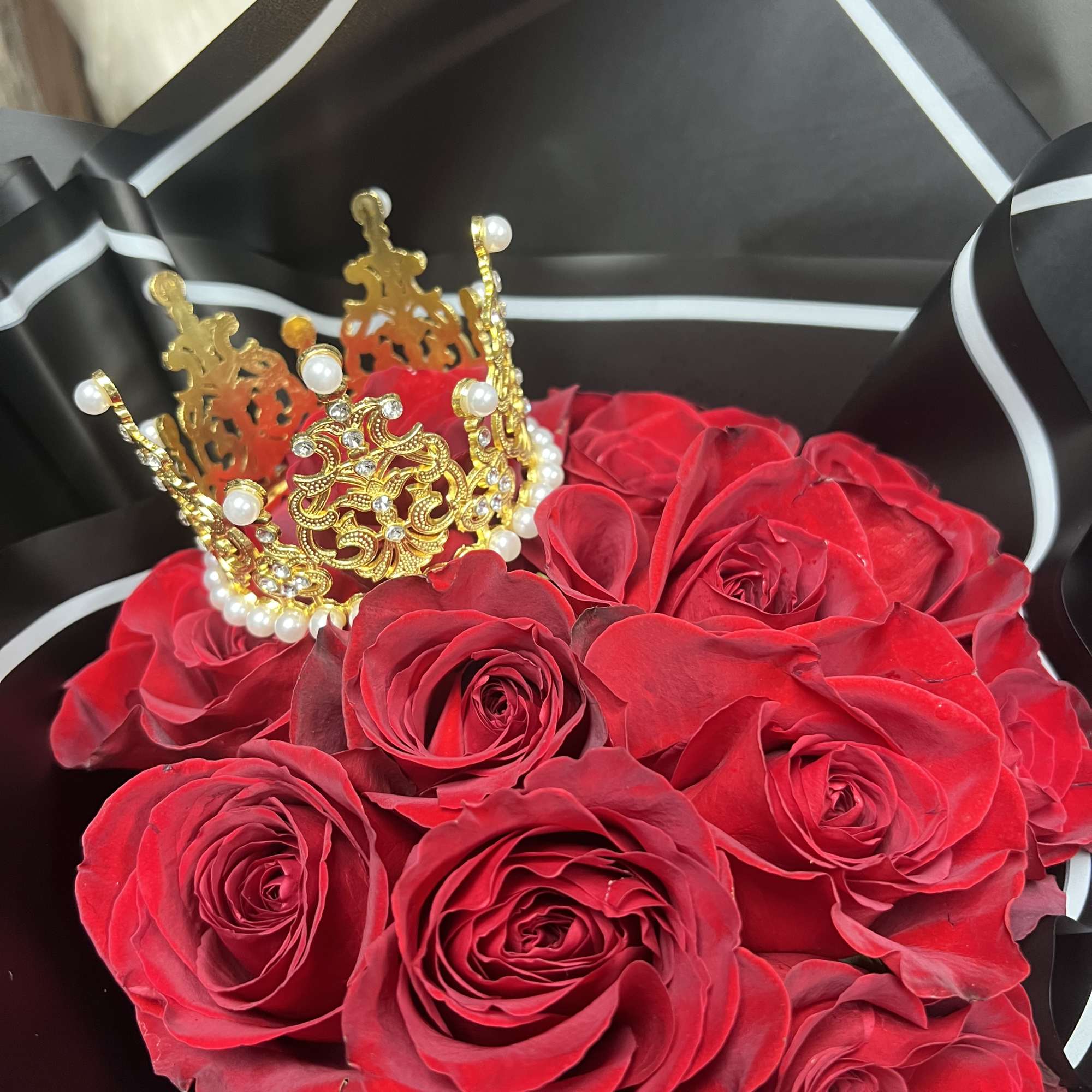 This Stunning  Wrapped Hand Held Rose Arrangement is fit for &ldquo;THE