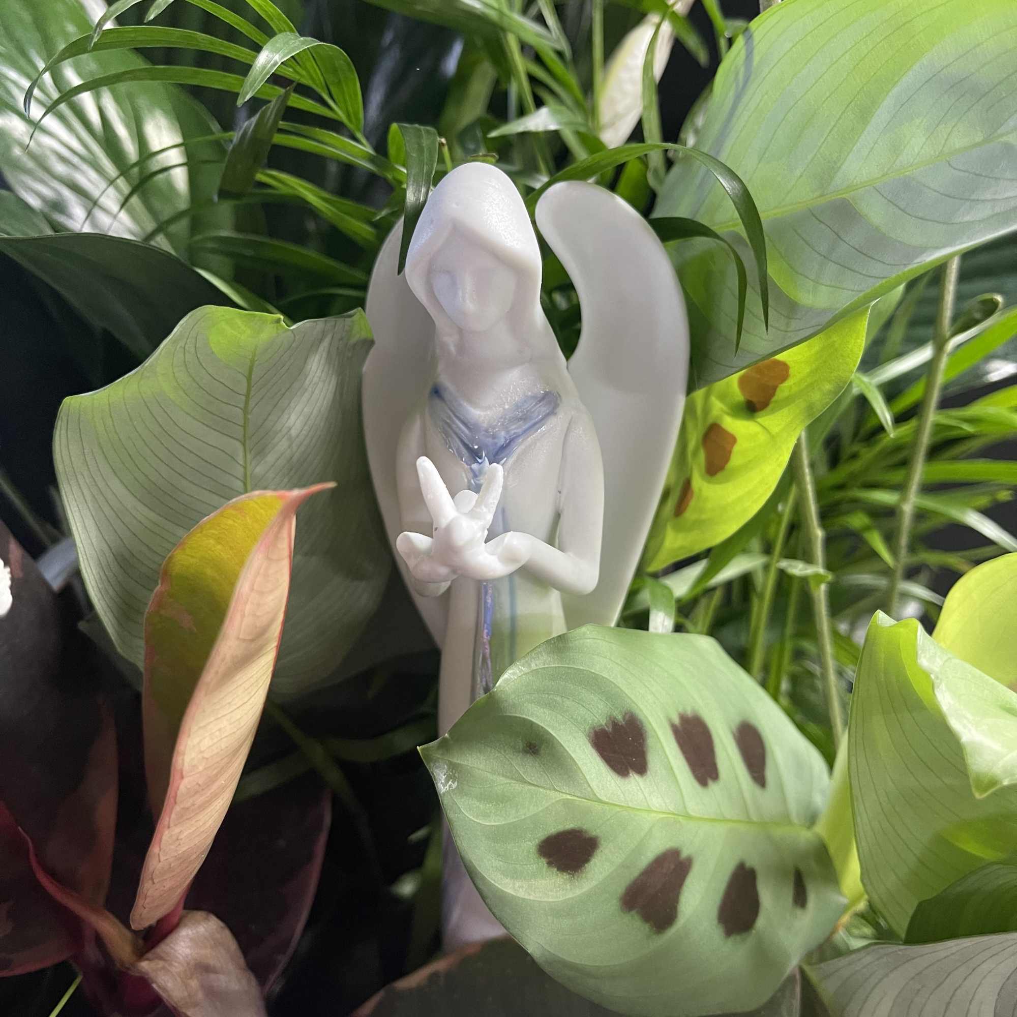 This basket filled with living plants will also carry comfort and compassion