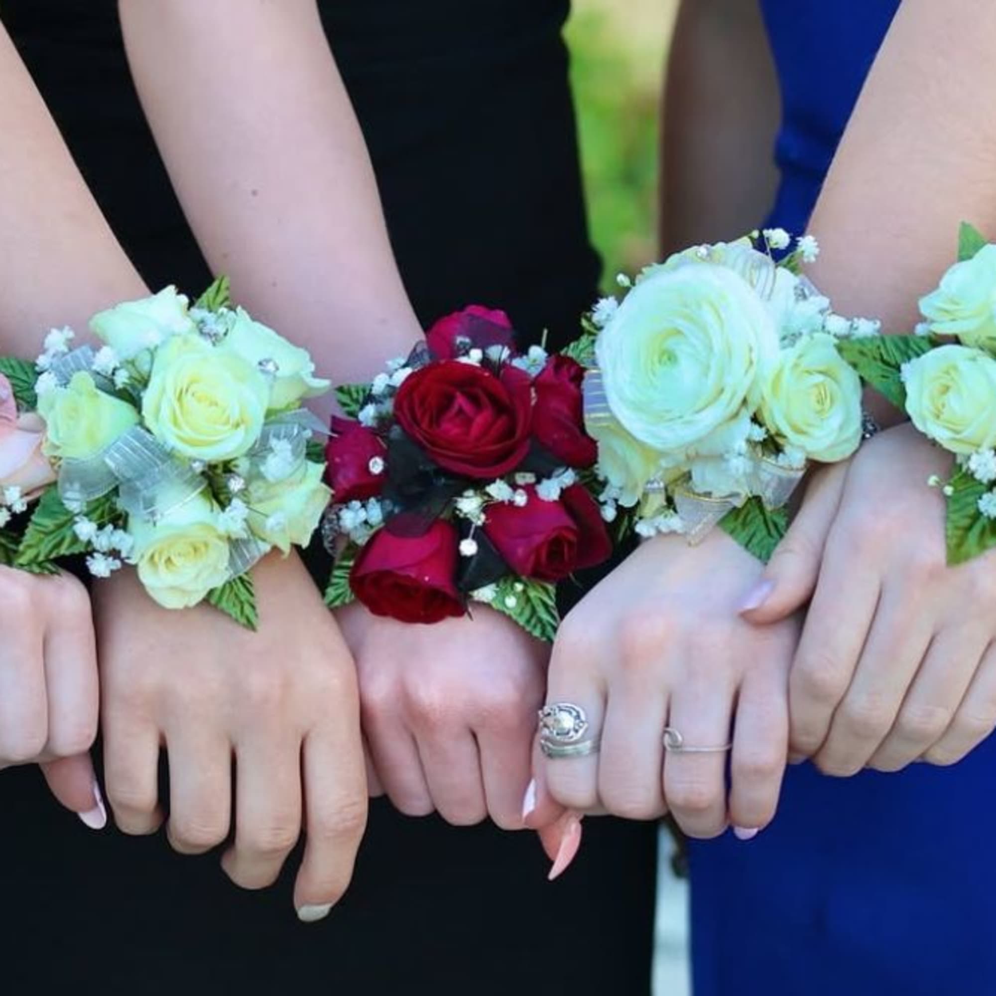 Homecoming &amp; Prom Wrist Corsages
Add the perfect finishing touch to your look