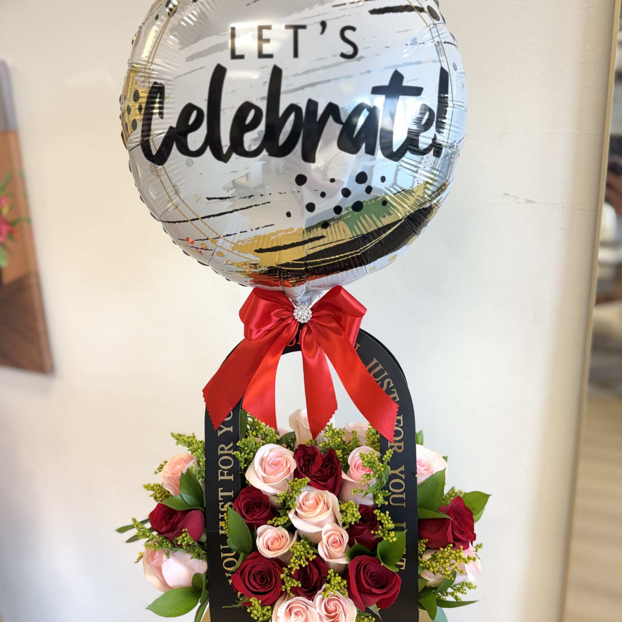 BEAUTIFUL  BLACK BOX SPRING MIX IN YOUR FAVORITE COLOR OF ROSES