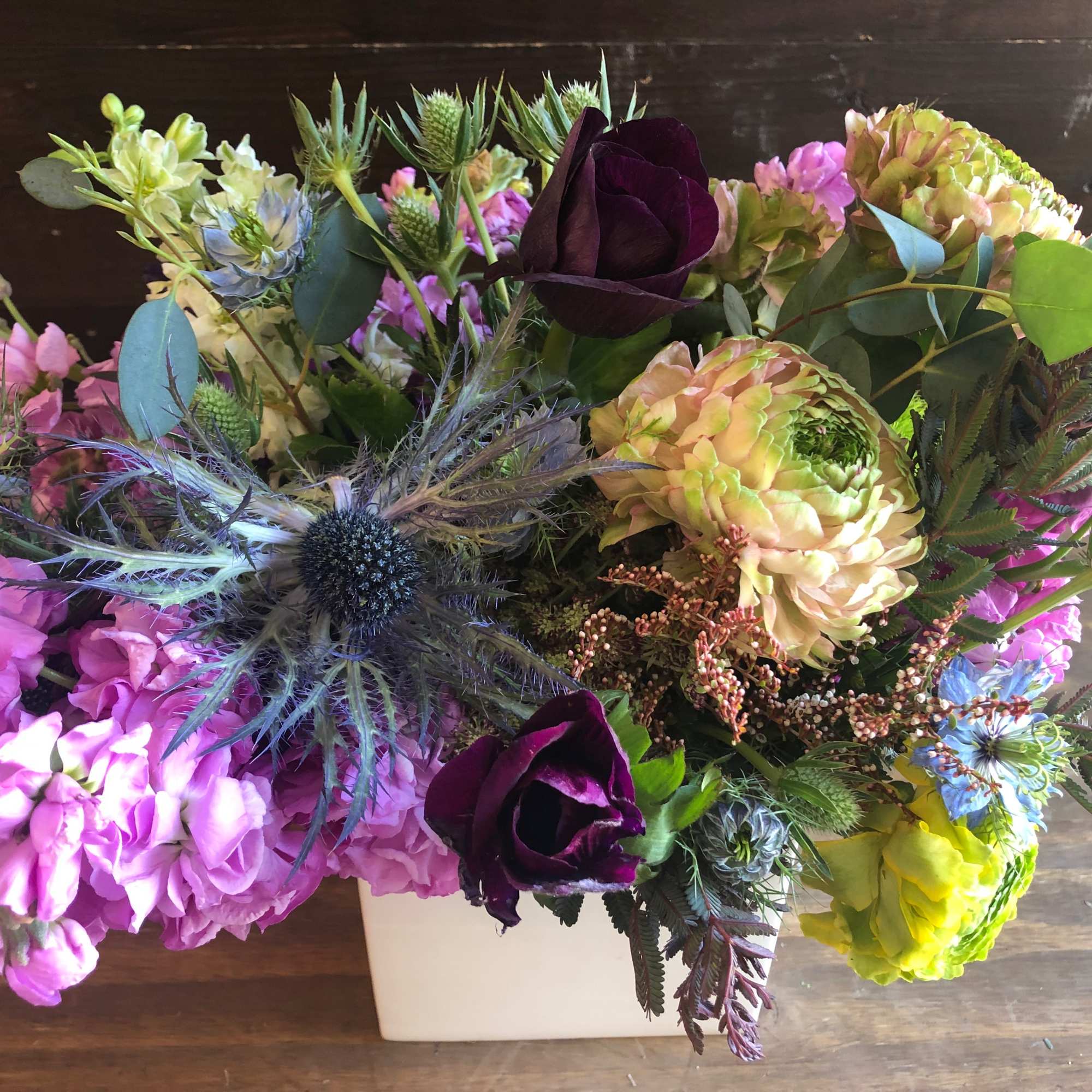 We will design with the flowers of the day~ this designers style