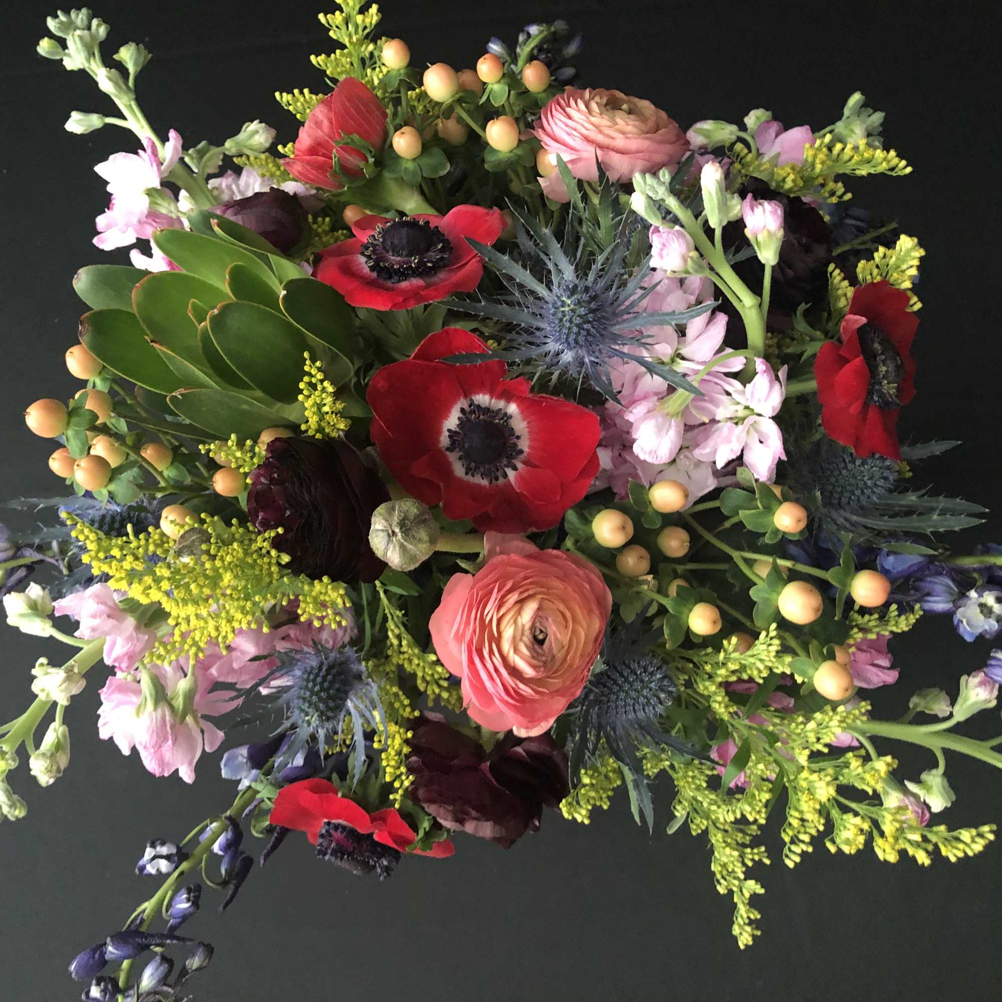 We will design with the flowers of the day~ this designers style