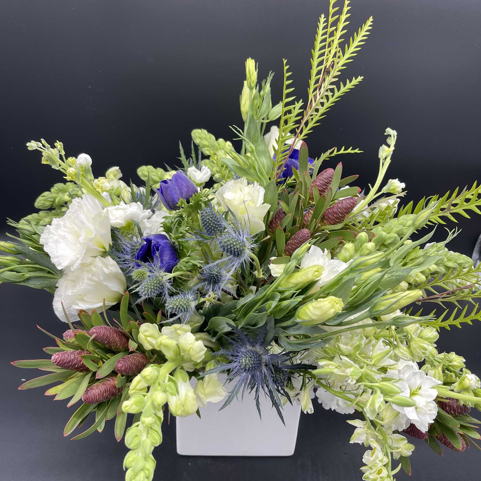 We will design with the flowers of the day~ this designers style