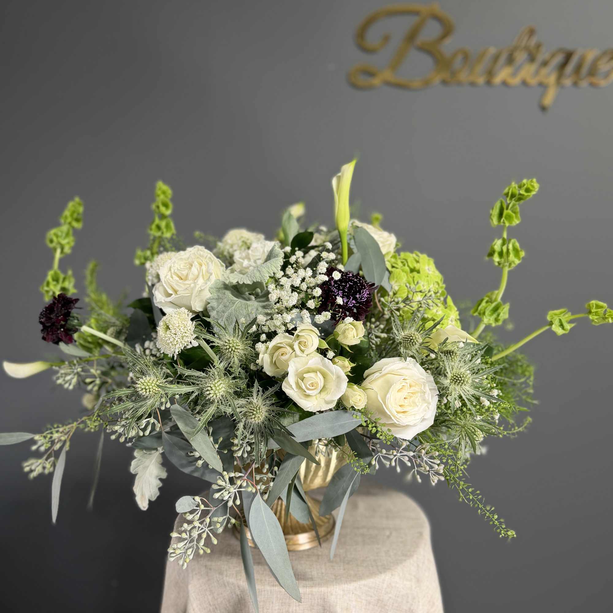 A naturally refined arrangement that blends soft whites and fresh greens for