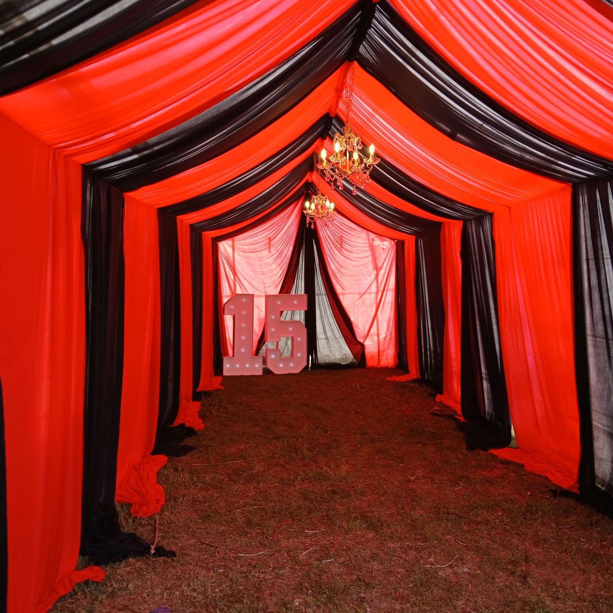 TENT WITH DRAPING DIFFERENT SIZE 