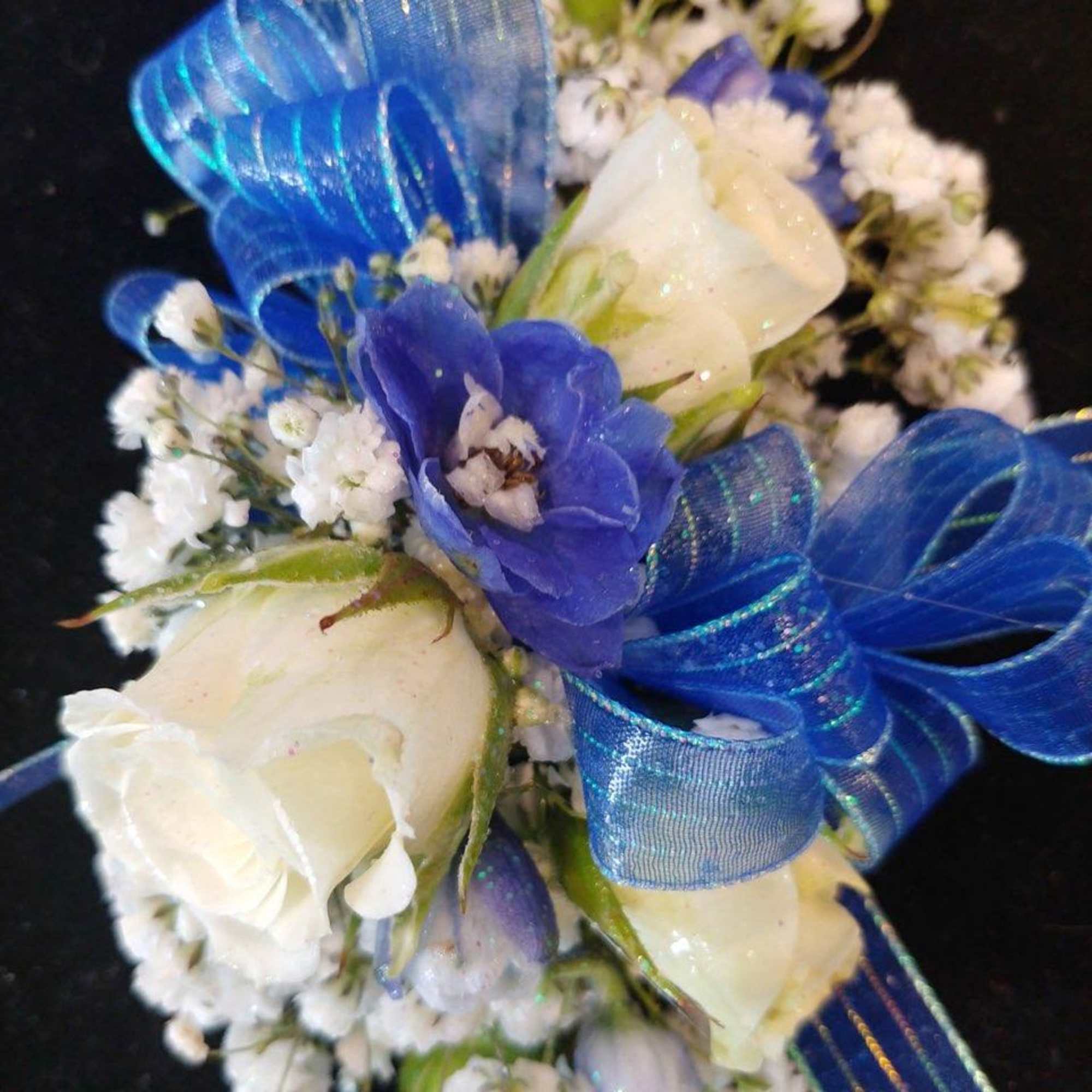 Blue and white wristlet