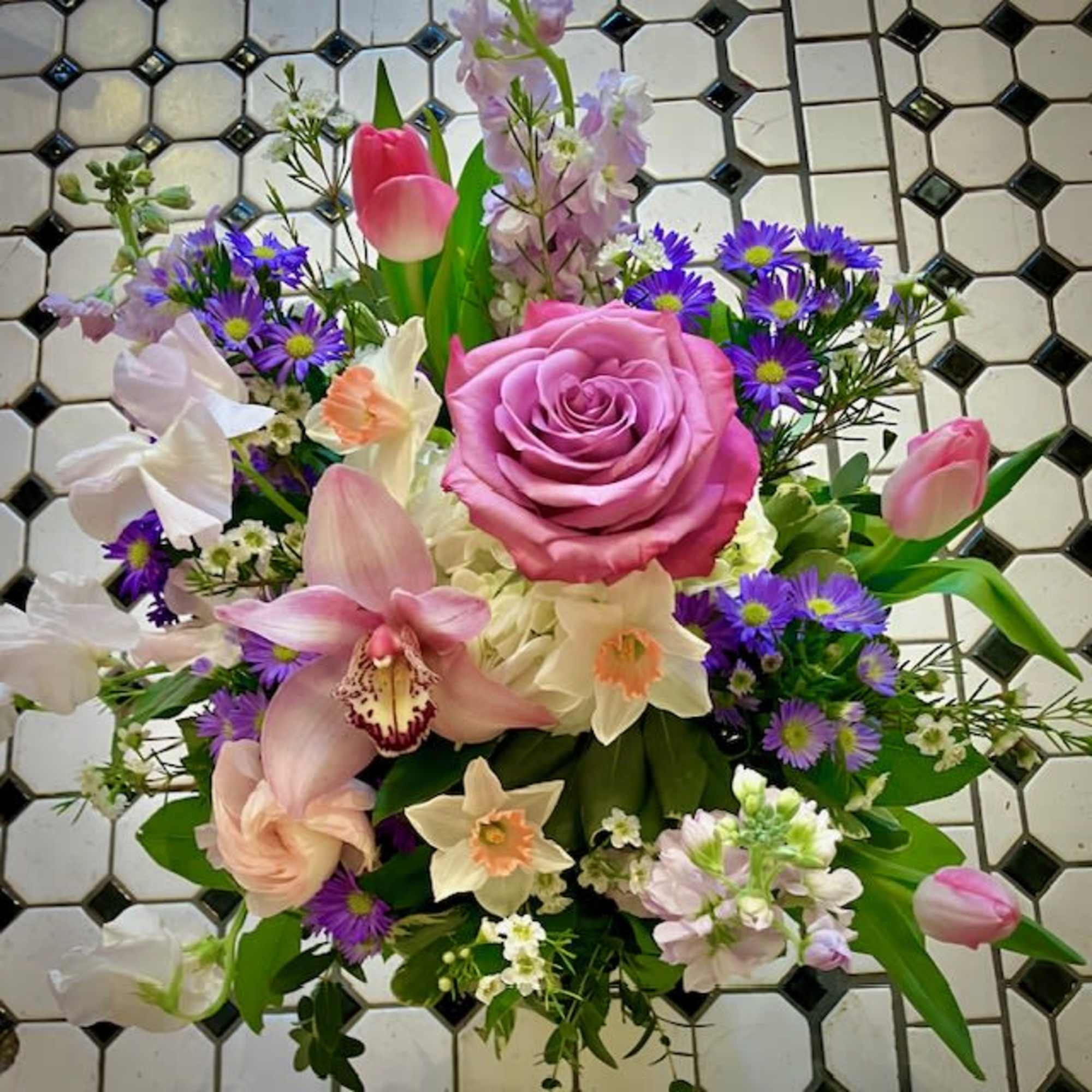 This elegant and extravagant arrangement makes the perfect gift to bring gentle