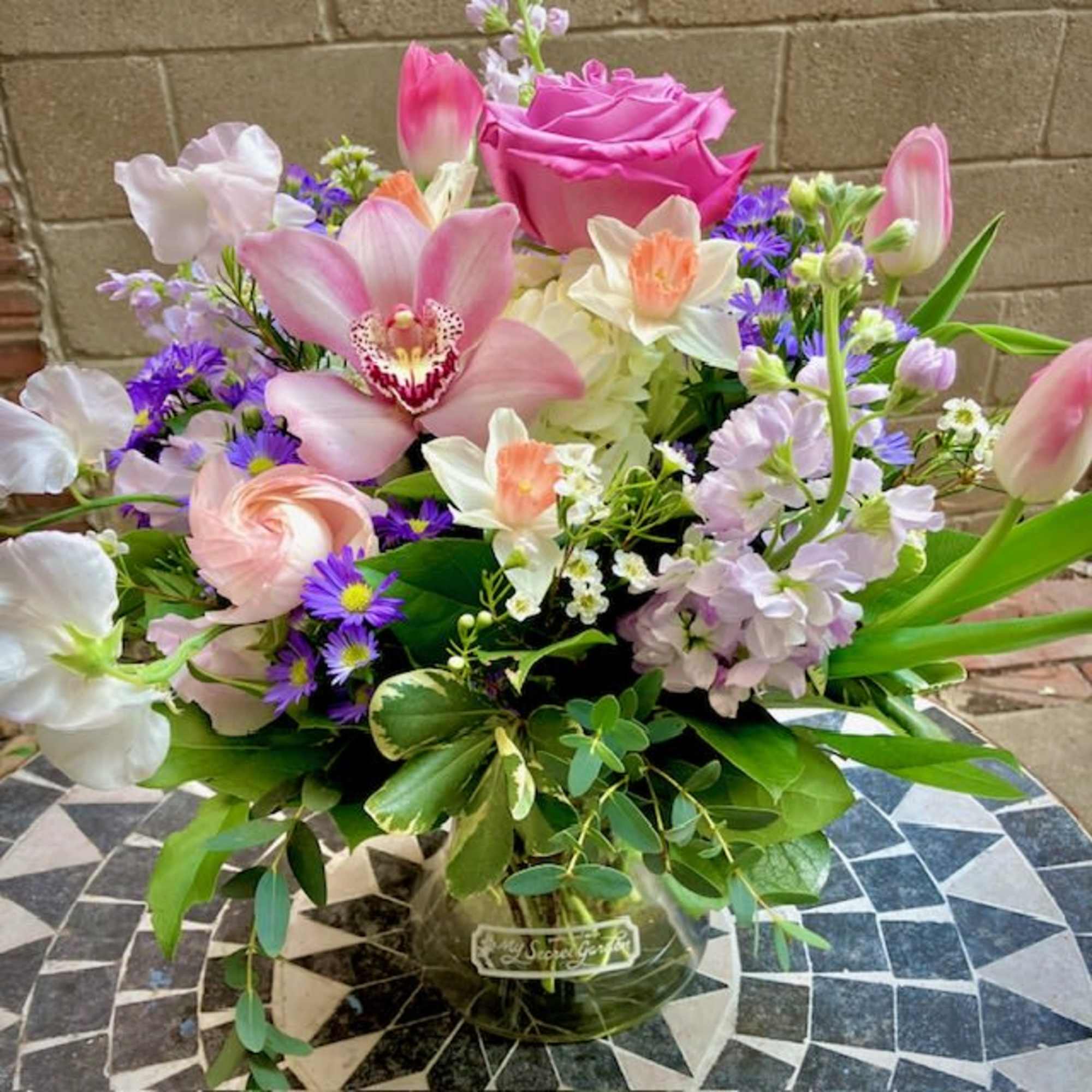 This elegant and extravagant arrangement makes the perfect gift to bring gentle