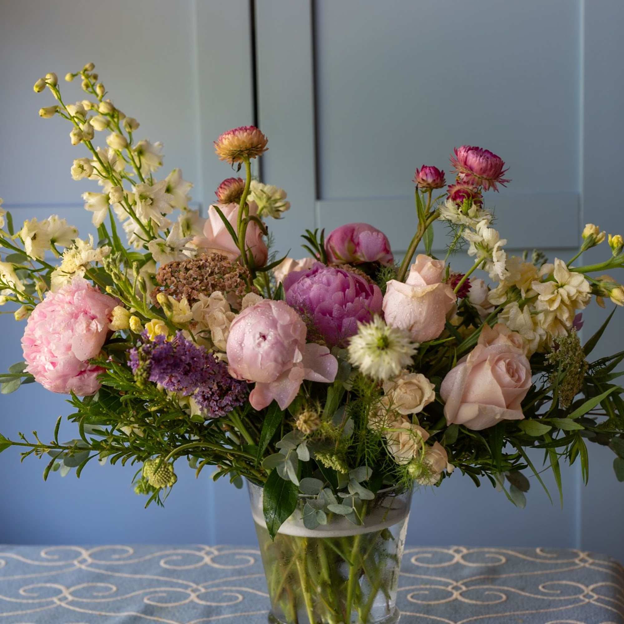 Pale creams, yellows, pinks in this beautiful garden design with tall stems