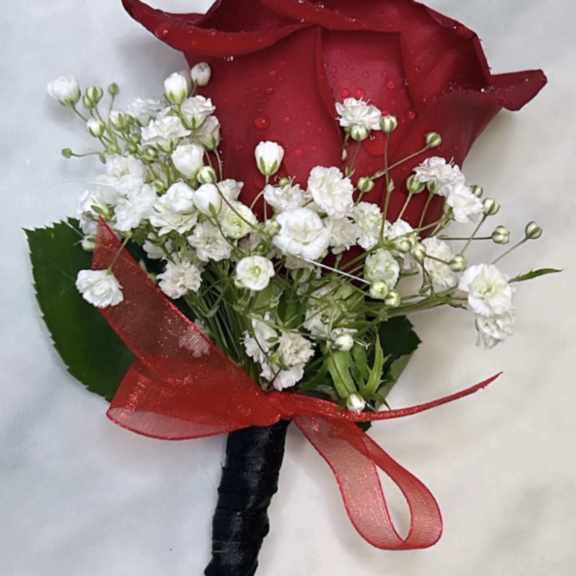 A classic white boutonni&egrave;re that compliments any suit. A perfect addition for