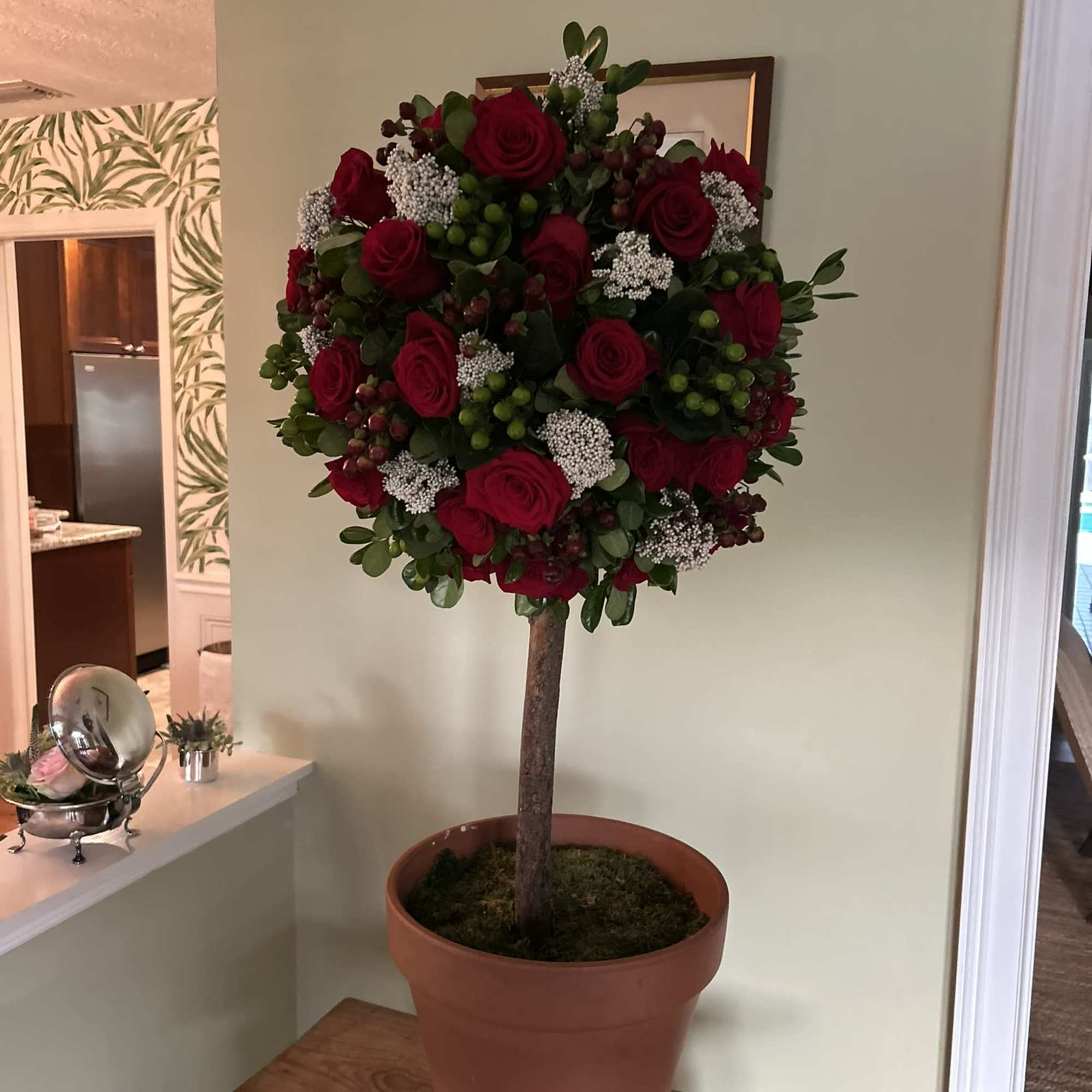 An irresistibly fairy tale of a piece. A floral topiary made with