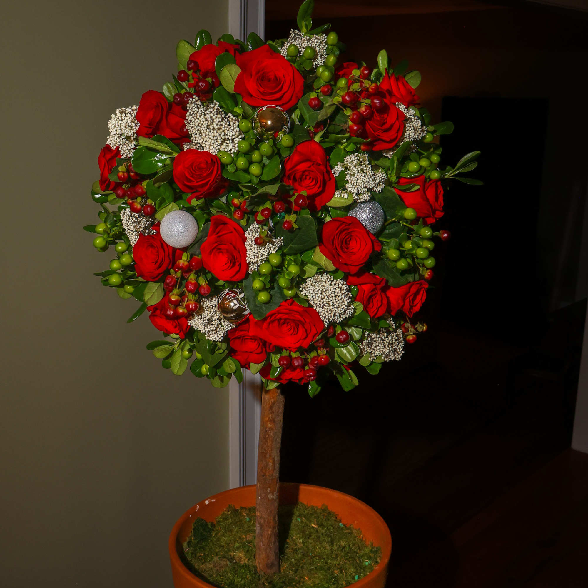 An irresistibly fairy tale of a piece. A floral topiary made with