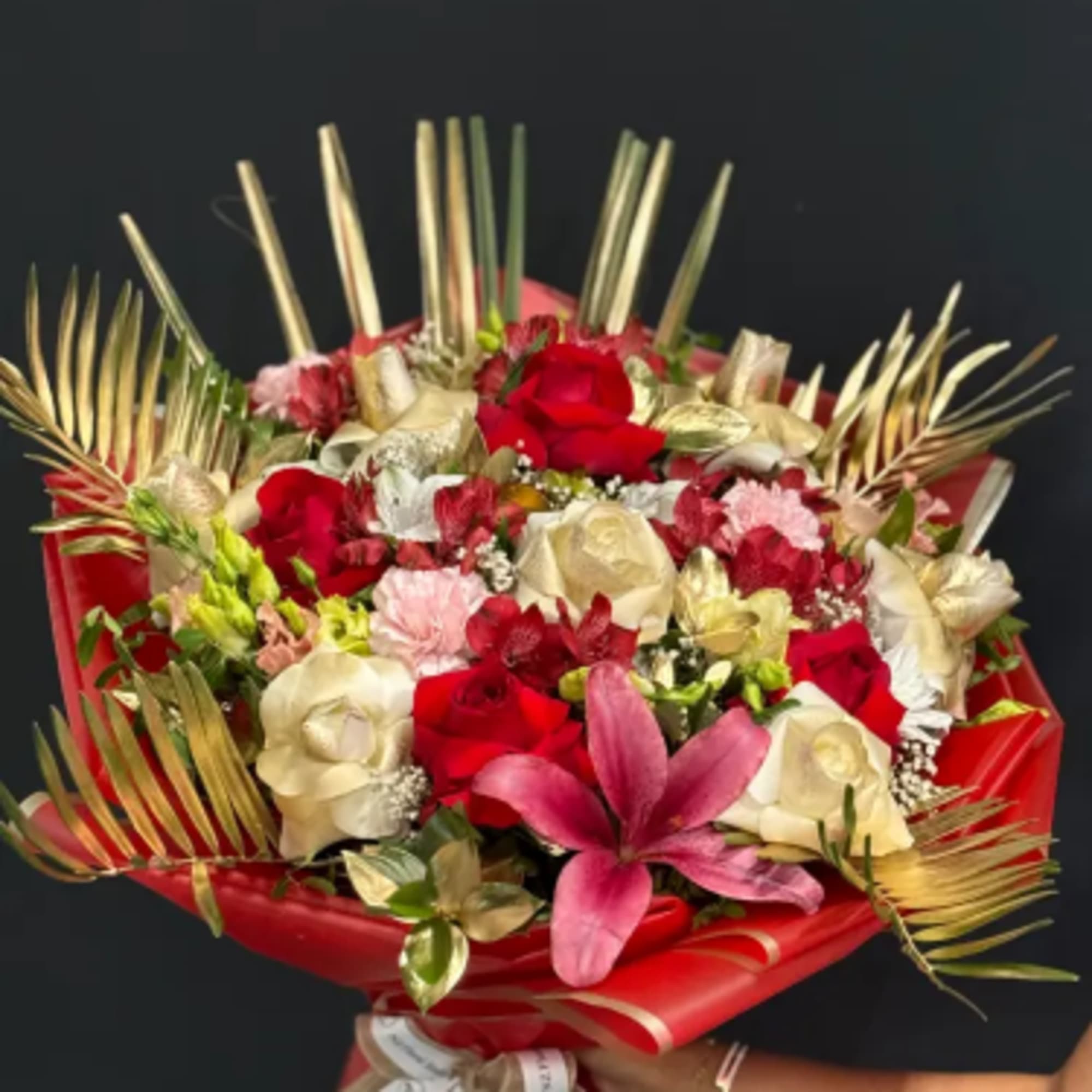 Golden Romance Bouquet is a statement bouquet designed to impress. This luxurious
