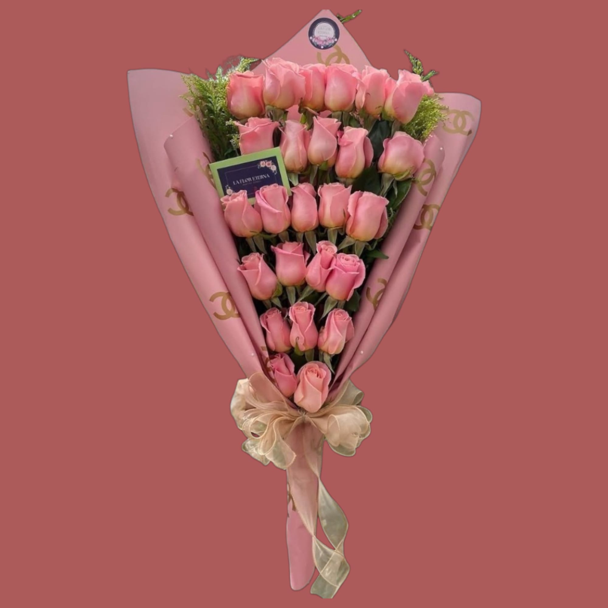 A lush fan of several dozen pink roses forms the centerpiece of