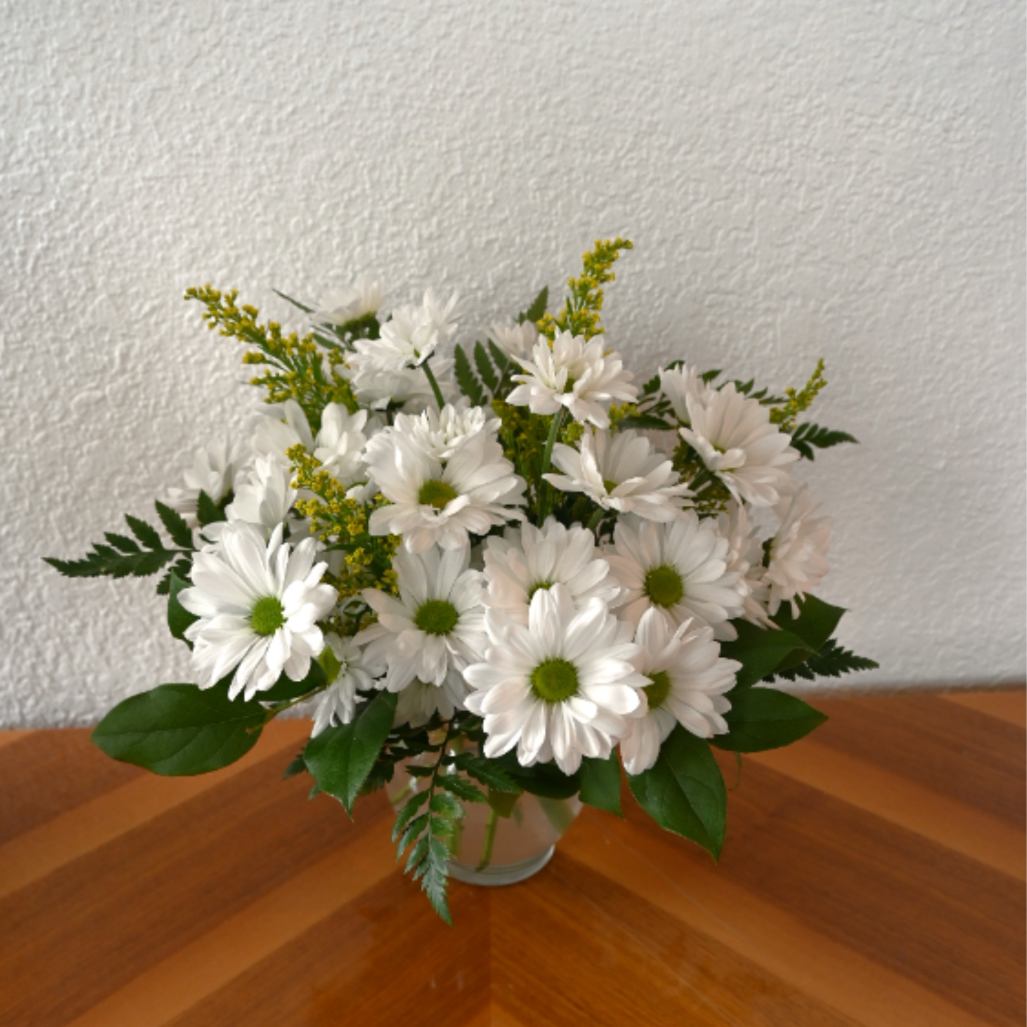 Let them know you're thinking of them! This sweet bowl of daisies