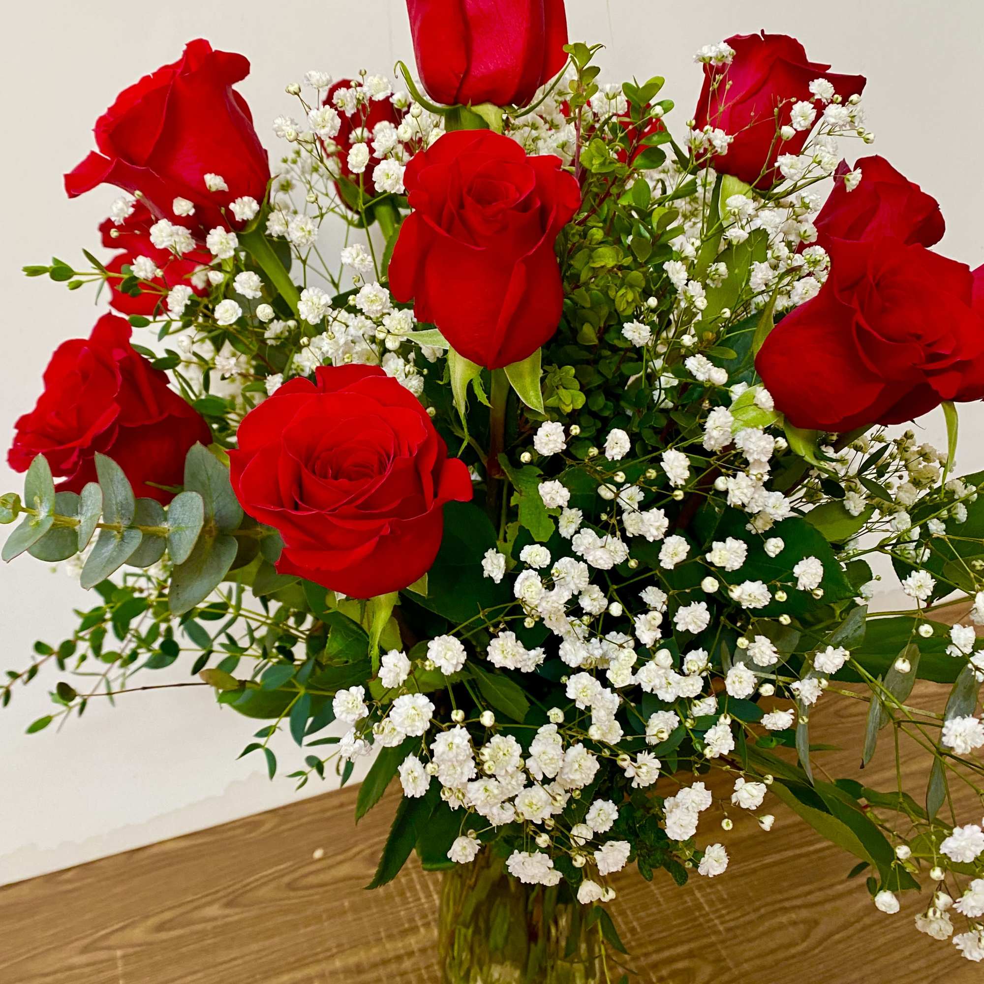 Ecuadorian Luxury: Red Rose Delivery San Francisco
Experience the difference of true luxury!