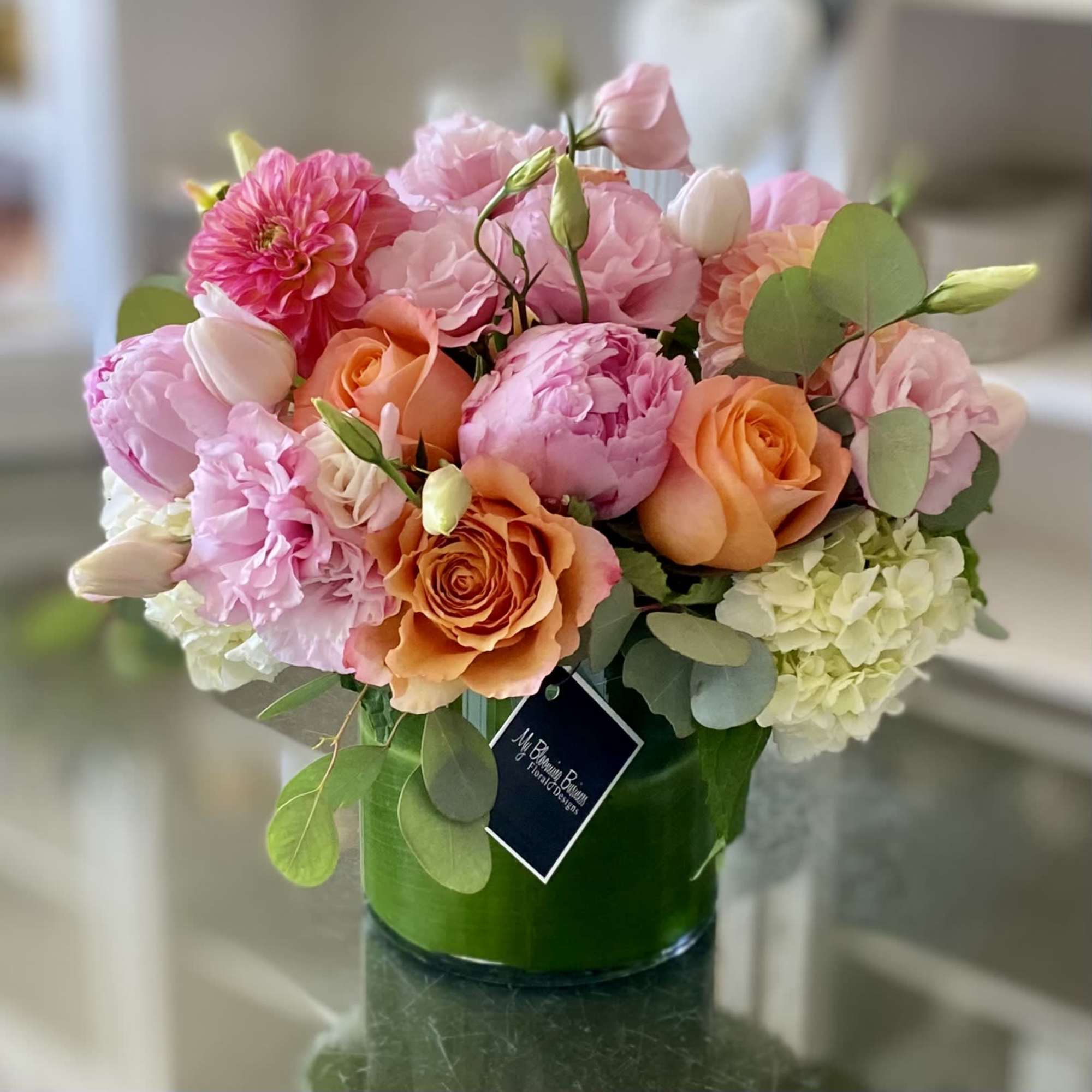 Luna Arrangement &ndash; A Soft Blush of Beauty
The Luna Arrangement by My