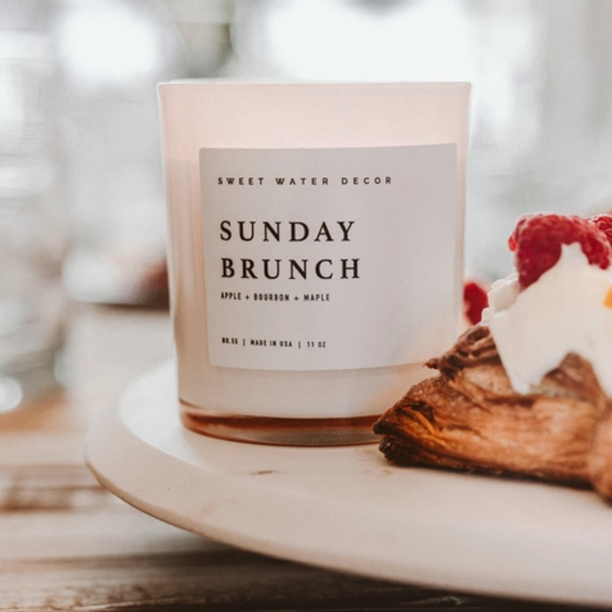Description
Our Sunday Brunch candle perfectly captures the sweet scent of apple and