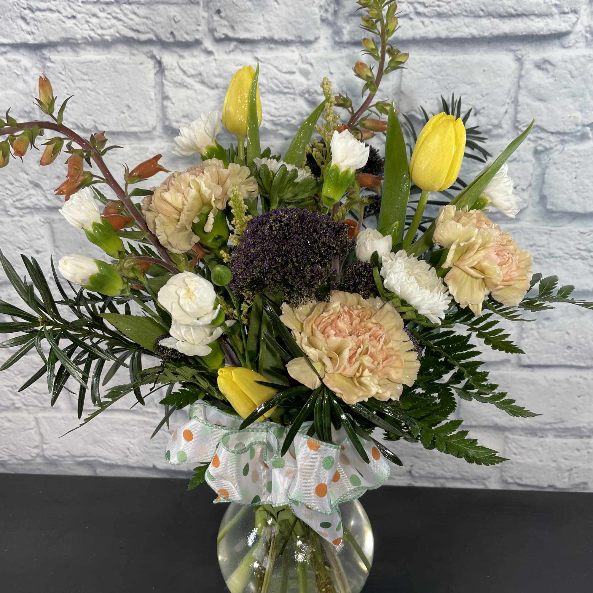 Spring day will cue all of your rainy day blues. The vase