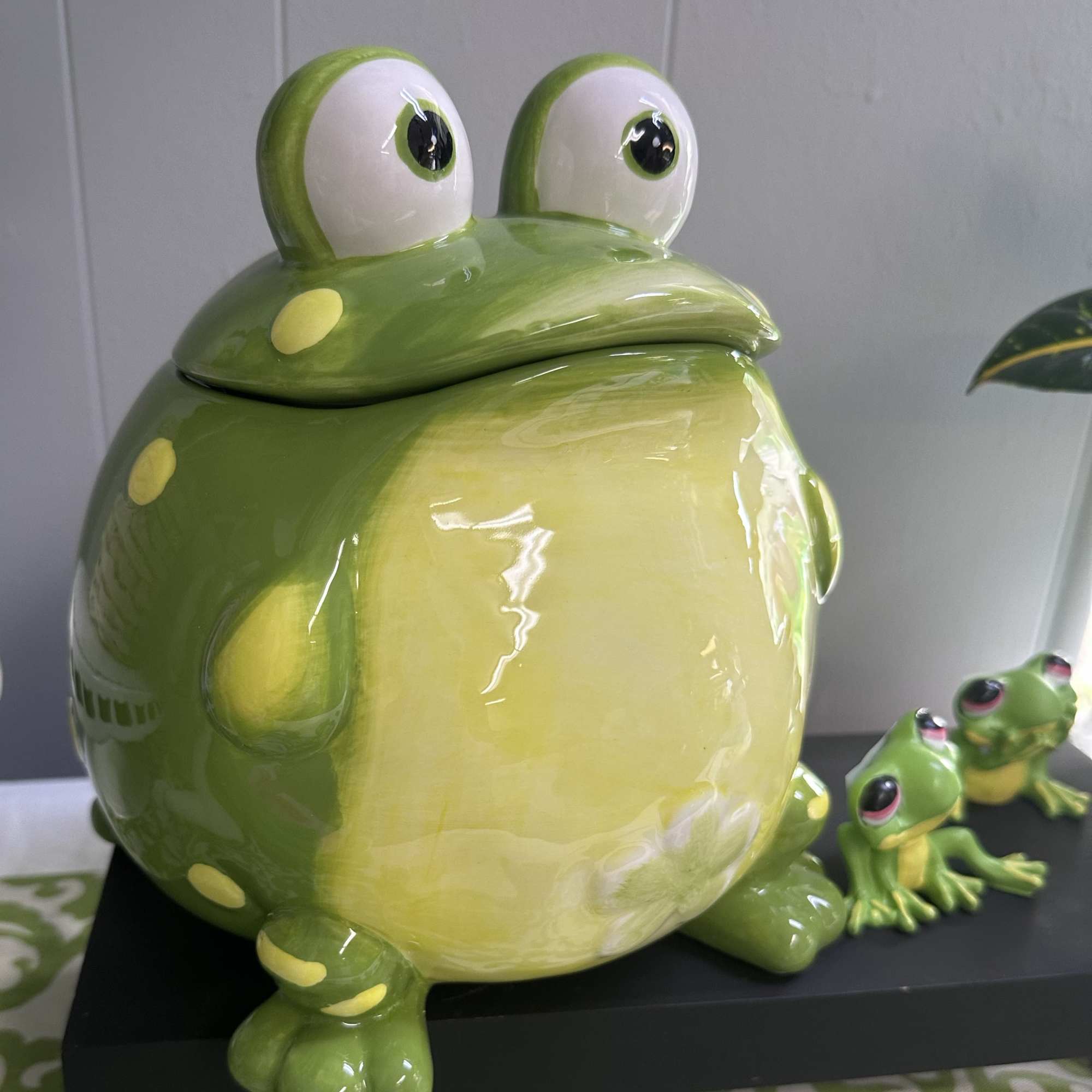 The Debbie is one of our coolest Mother's Day arrangements to date!
Toby