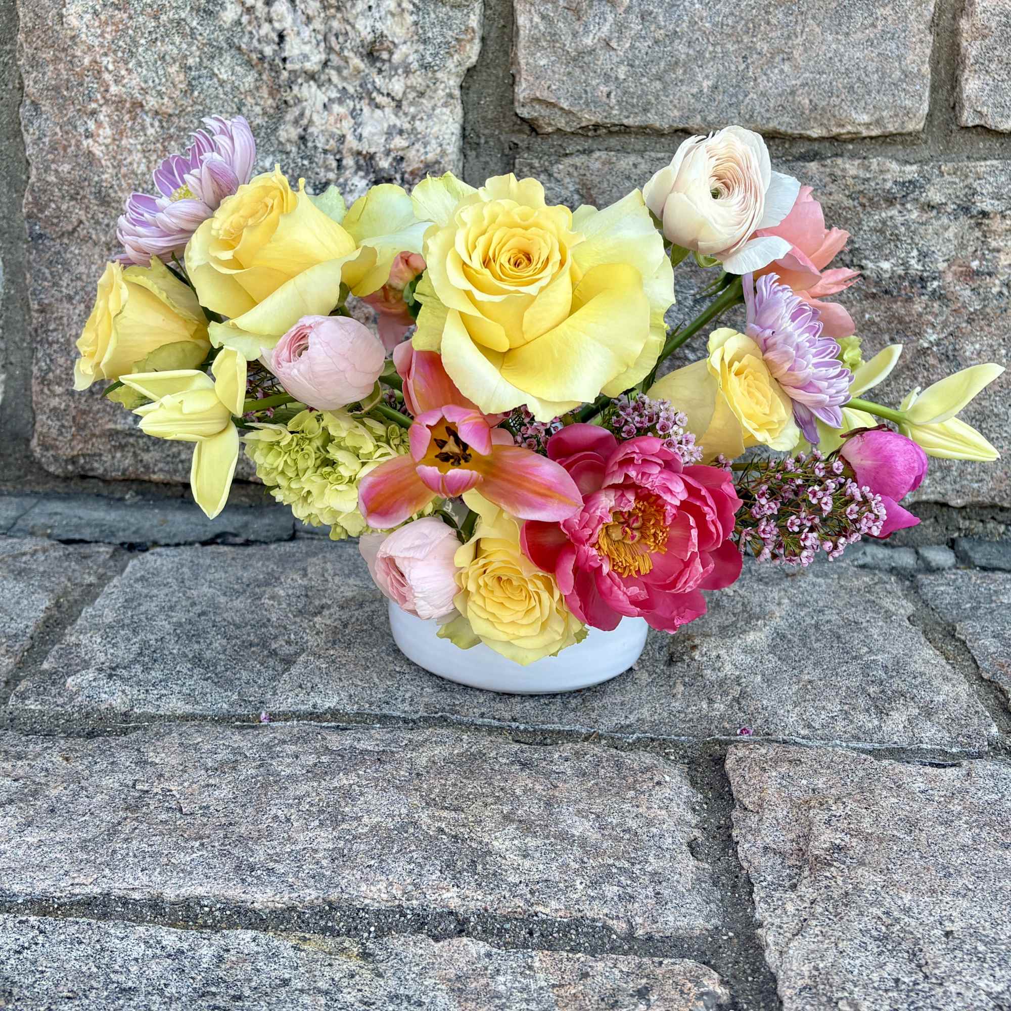 A fresh, sunlit mix that feels like the warm days ahead! 