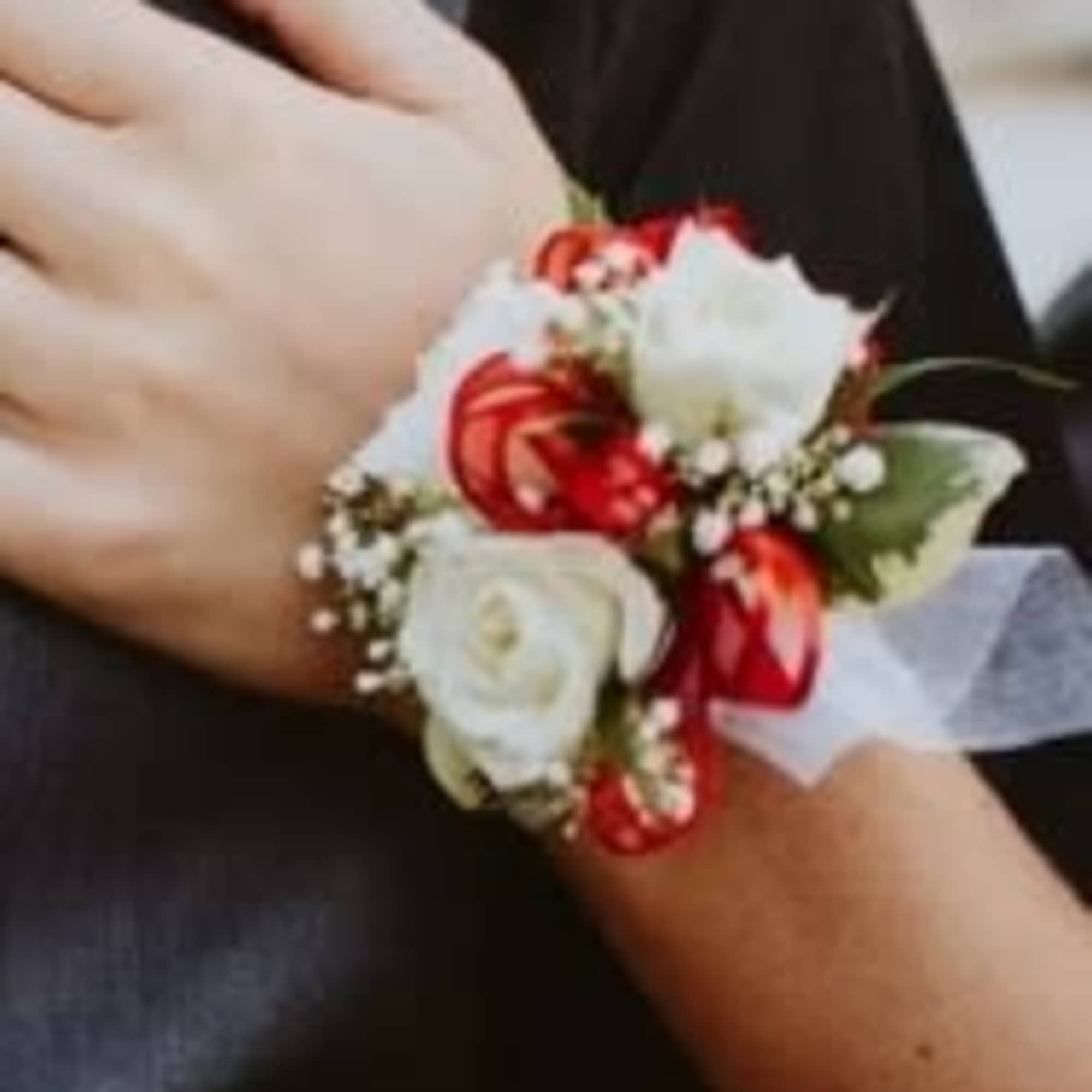 This Prom Combo allows you to customize your flower options 
Standard -