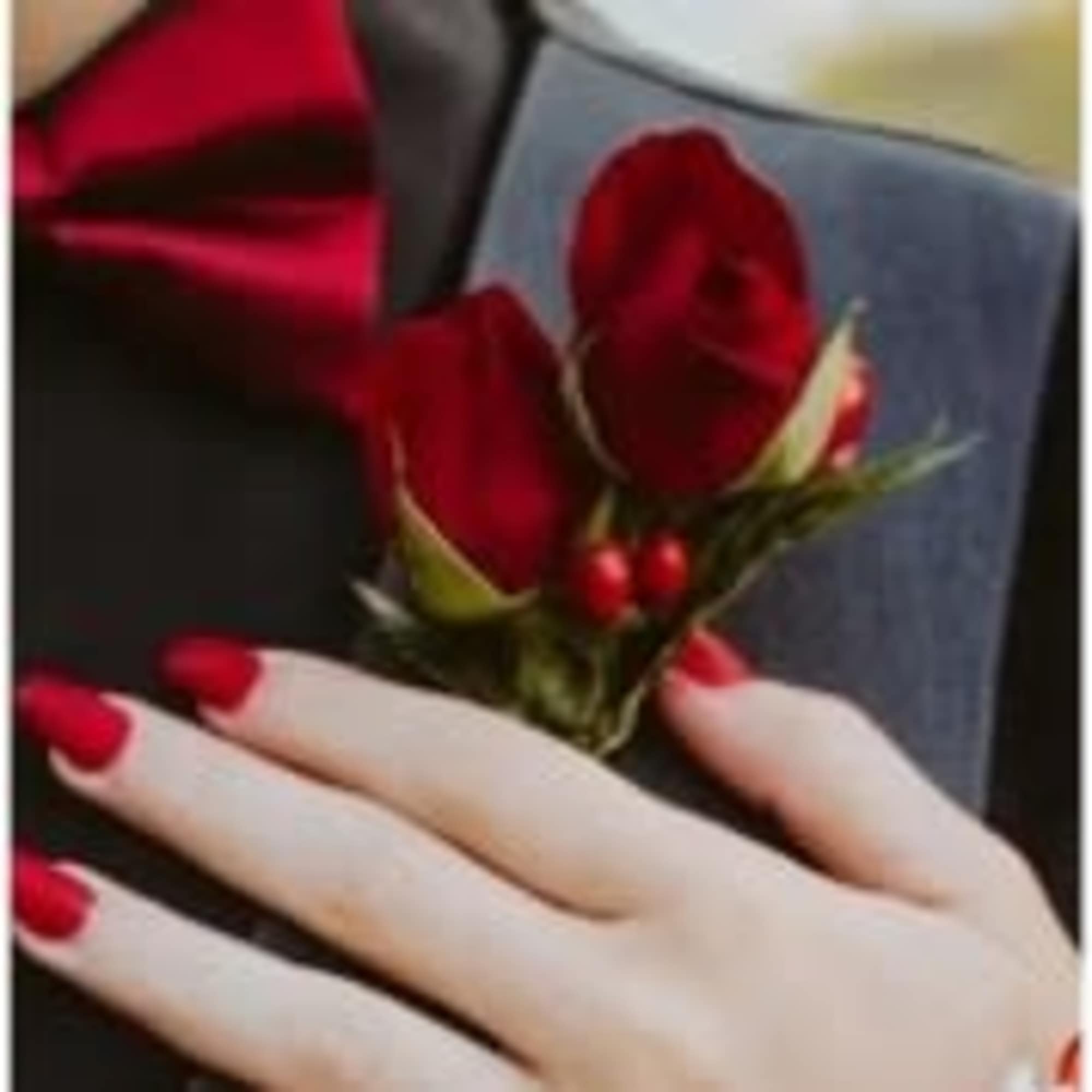 This Prom Combo allows you to customize your flower options 
Standard -