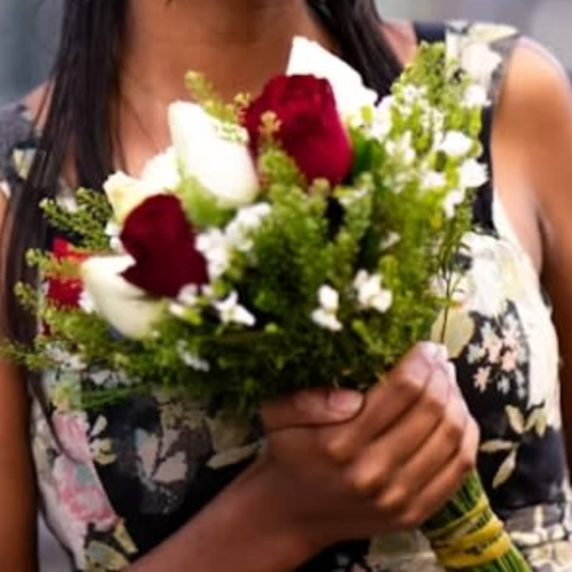 This Prom Combo allows you to customize your flower options 
Standard -