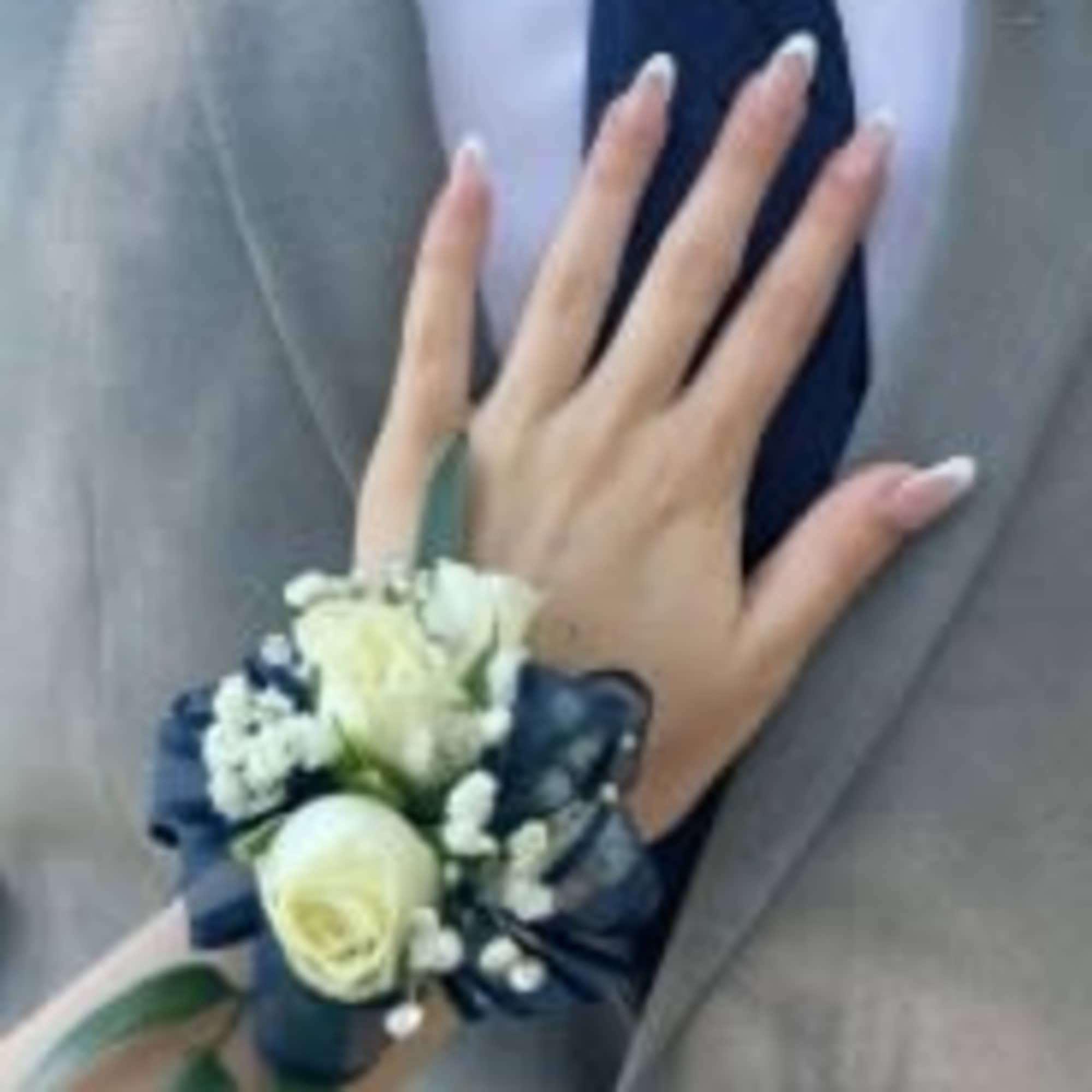 This Prom Combo allows you to customize your flower options
Standard - Boutonniere