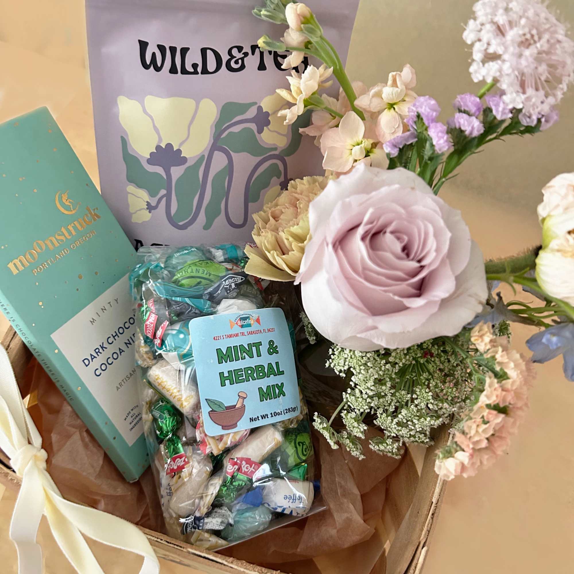 Such a pretty basket in the colors of lavender and light turquoise