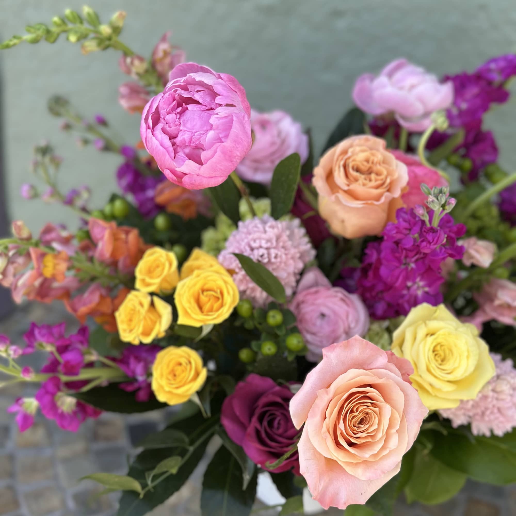 A lush, garden-style centerpiece that feels like a sunlit spring morning-this flower