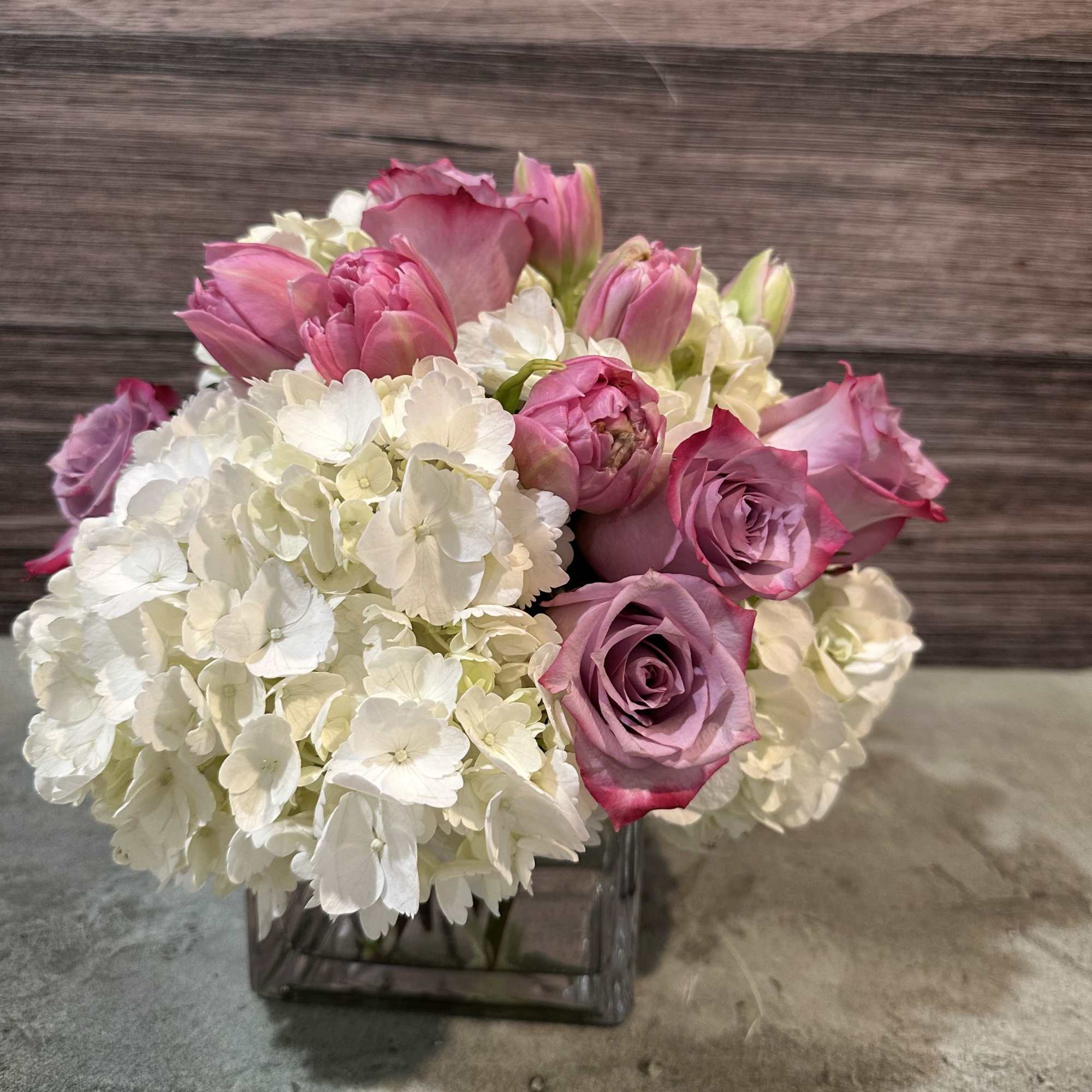 Express your condolences after the loss of a loved one with flowers.