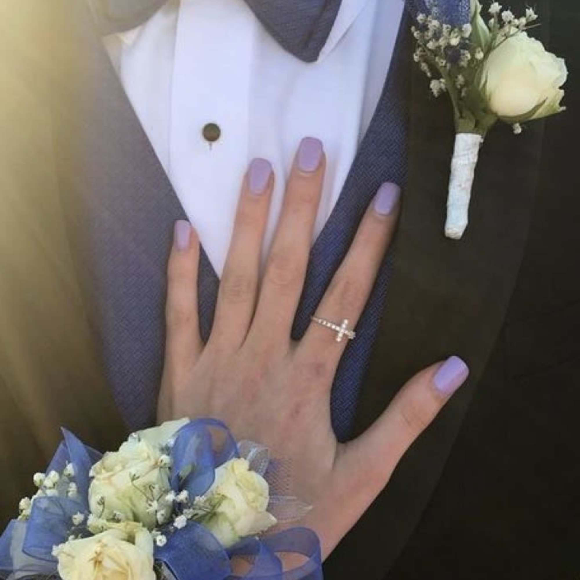 A classic corsage &amp; boutonni&egrave;re set that compliments any prom, formal, or