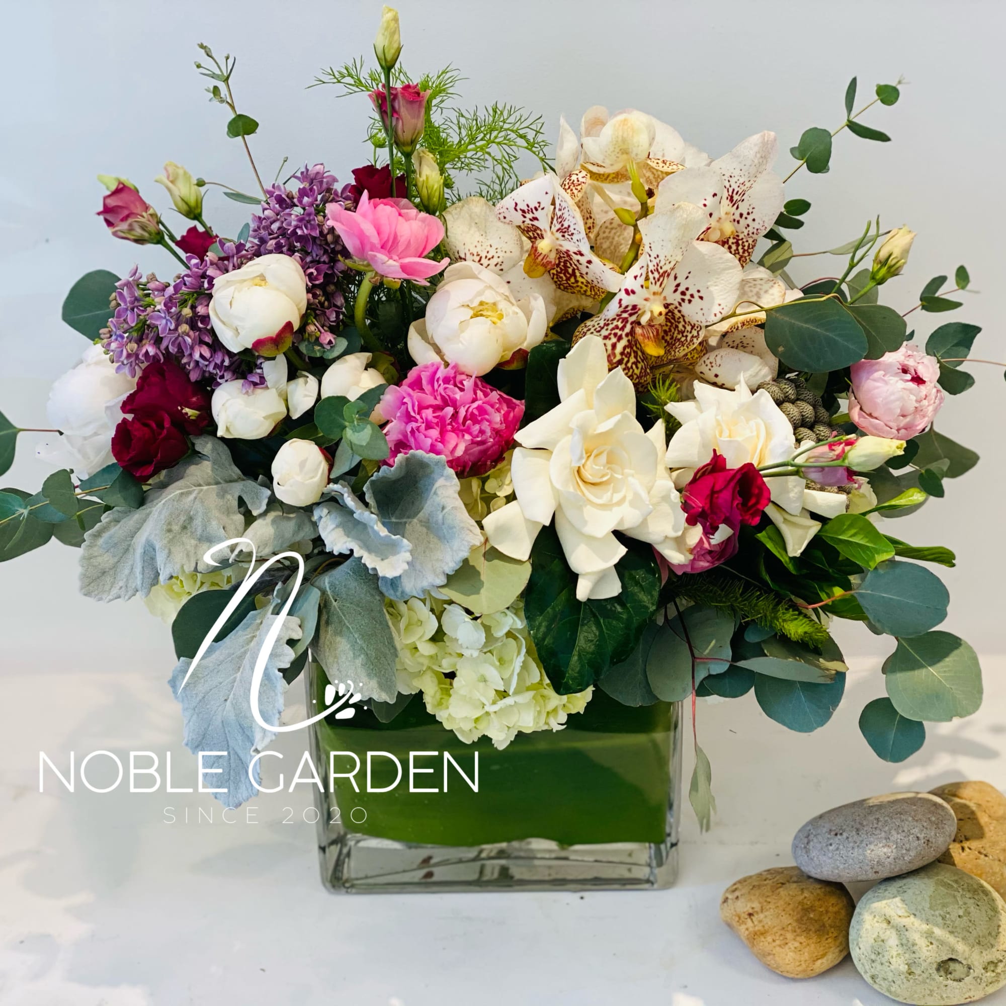 Mixed bouquet in a square glass vase with white and pink flowers