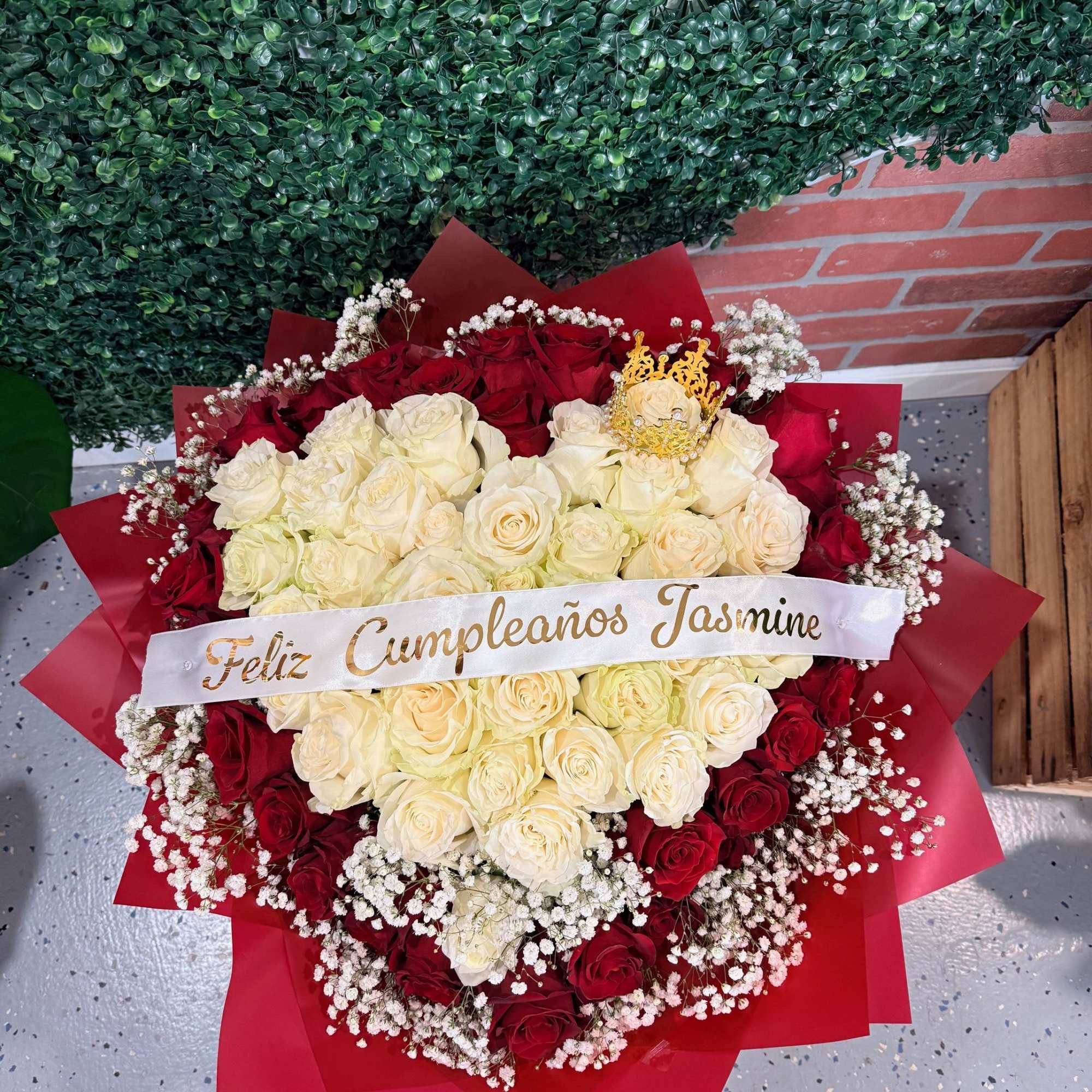 Please Include message on florist instructions at checkout.
Ribbon and vinyl color will