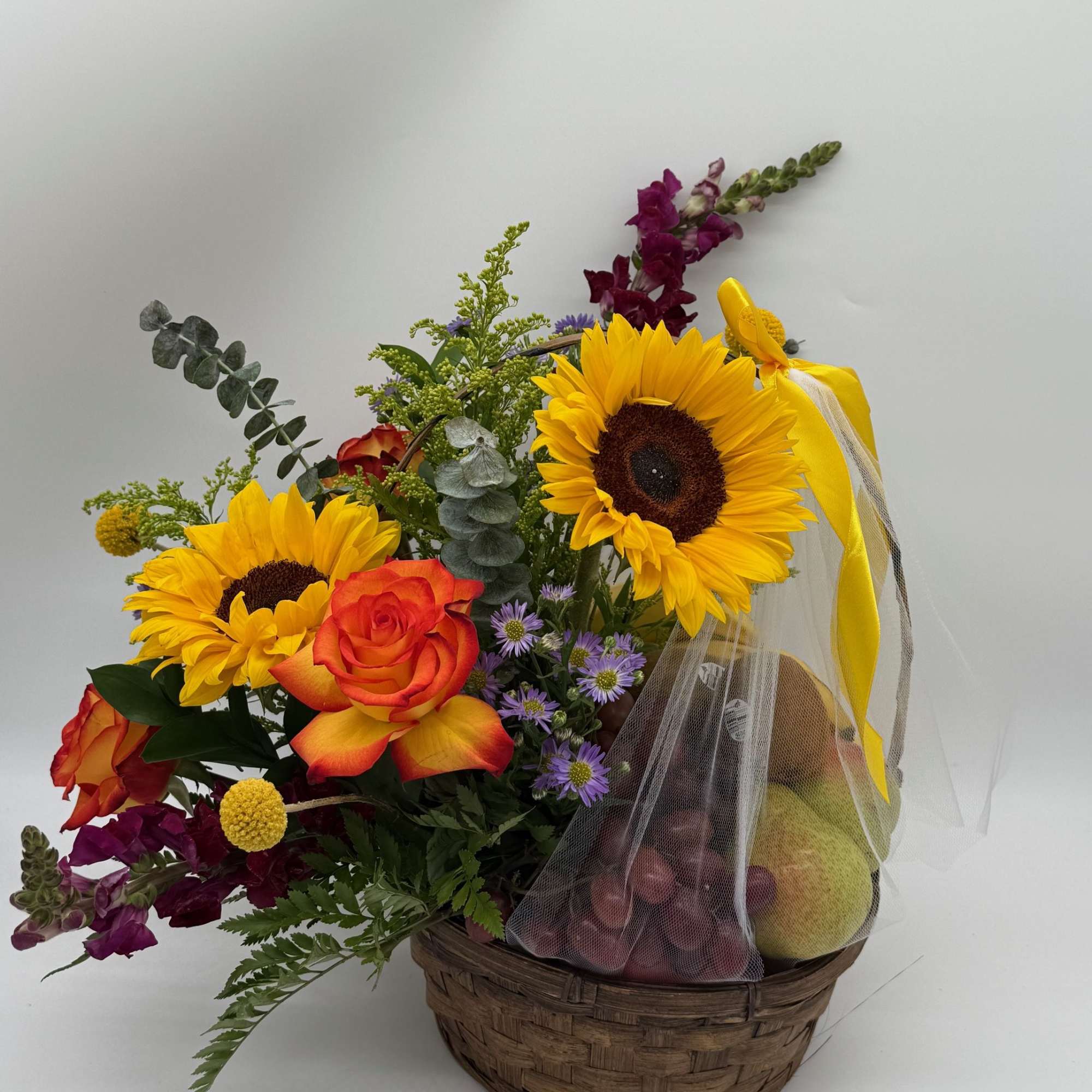 Celebrate the season with a mix of 10 assorted fruits and fresh