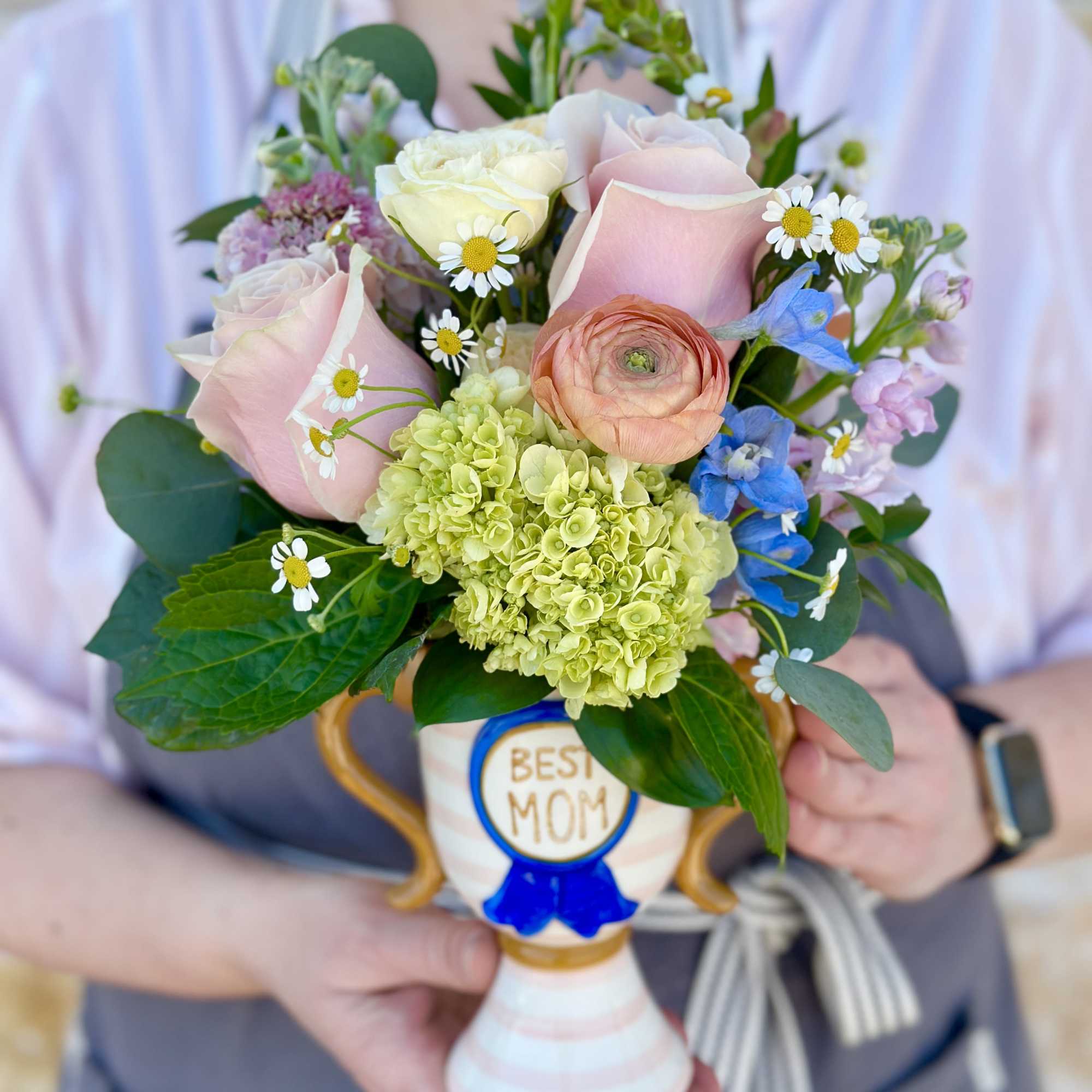 Let Mom know she's the absolute BEST! A pretty mix of seasonal