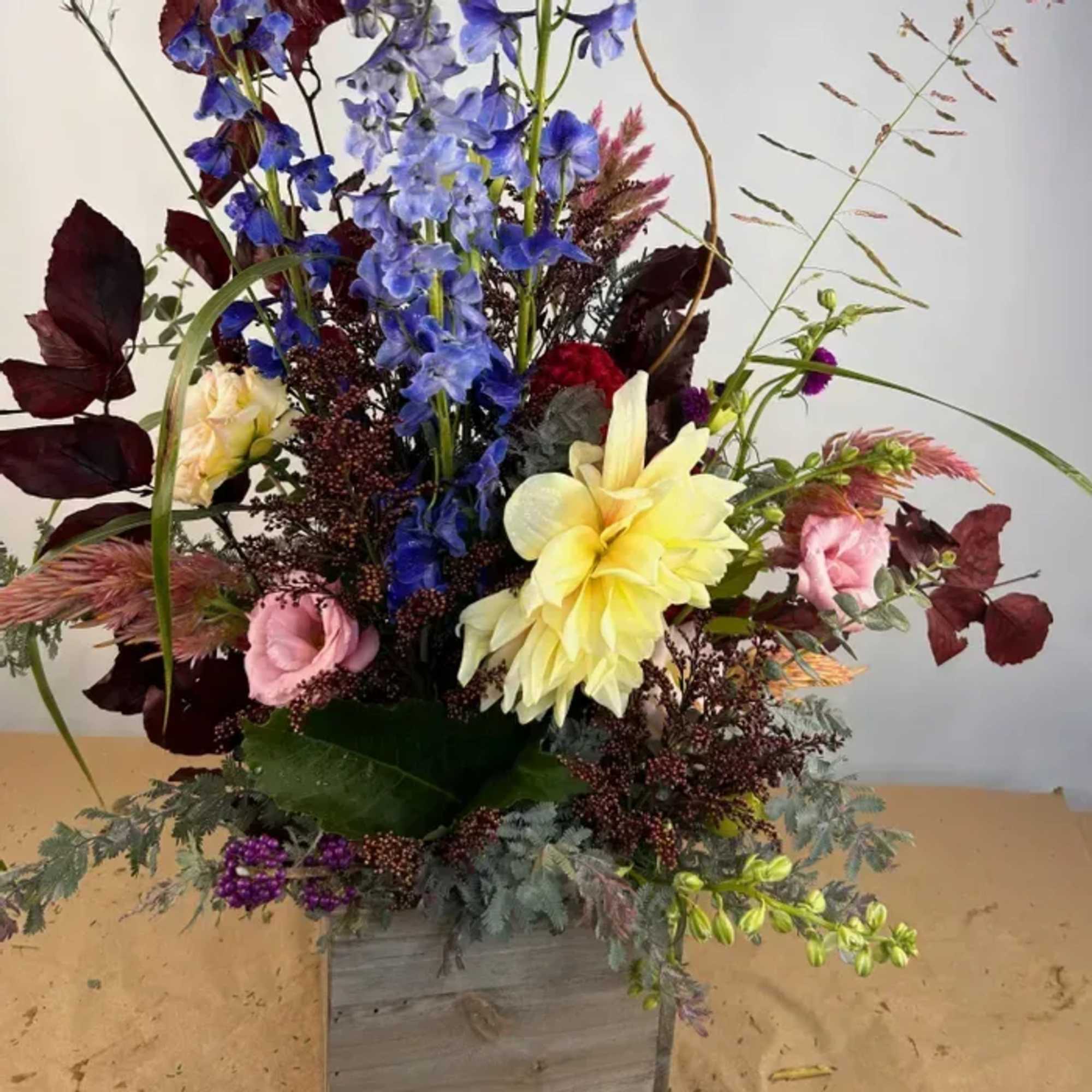 Explore creative autumn tones and natural textures.

Join us at Lizette's Floral Studio