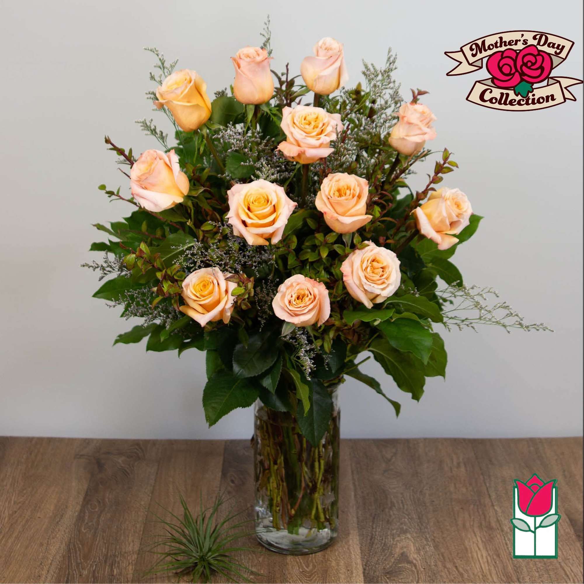 Peach rose bouquet in a clear glass vase