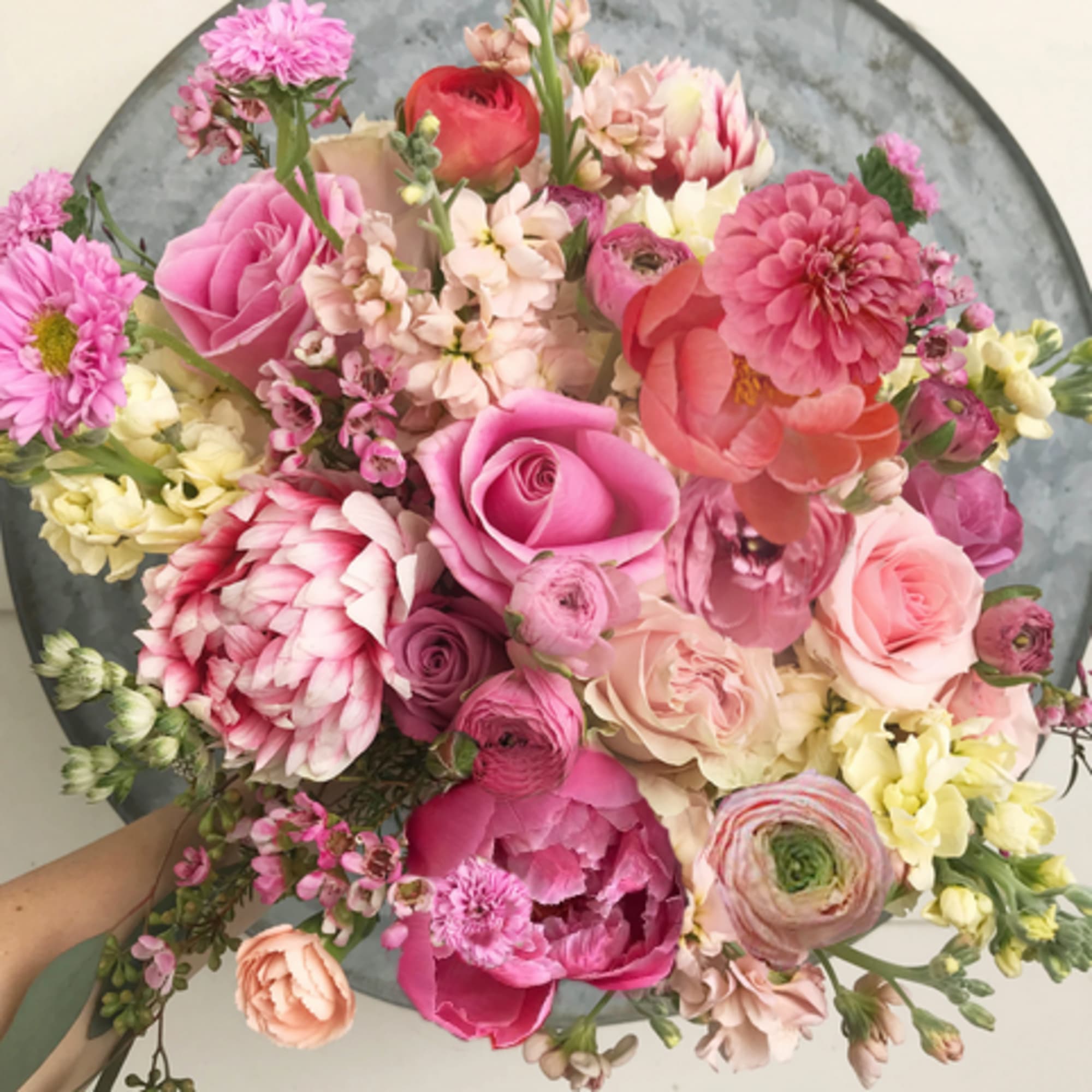 The prettiest pastels in happy springtime nuances in this gorgeous bouquet with