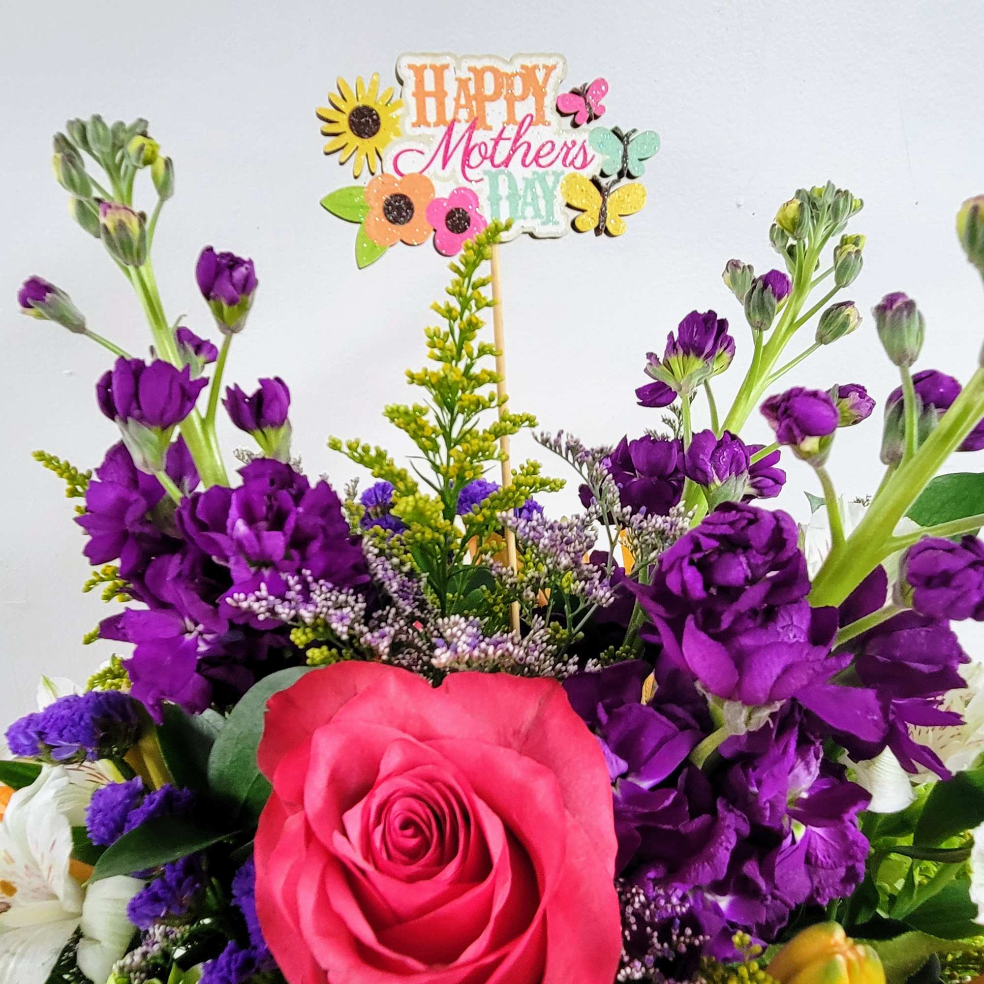 We have the perfect arrangement for your Fantastic Mom! It's a vibrant