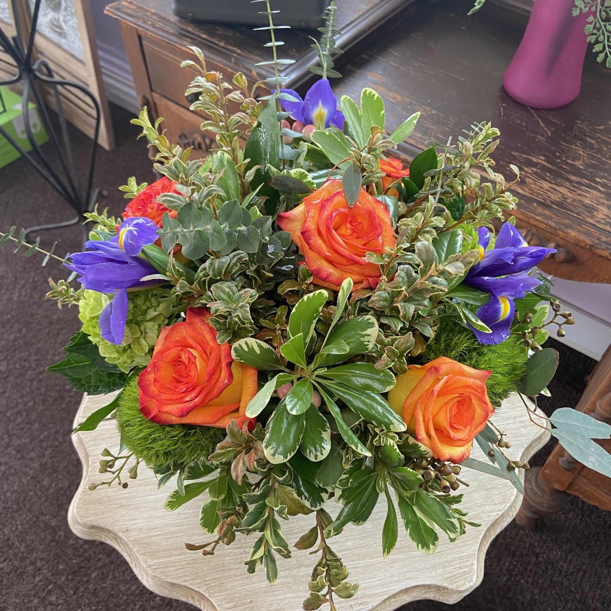 5" square cube leaf lined and filled with green hydrangea, green trick