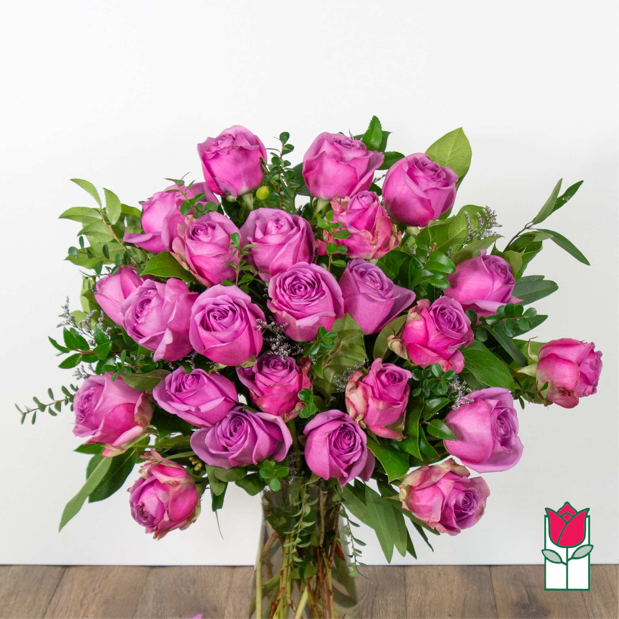 Bouquet of pink roses in a clear glass vase