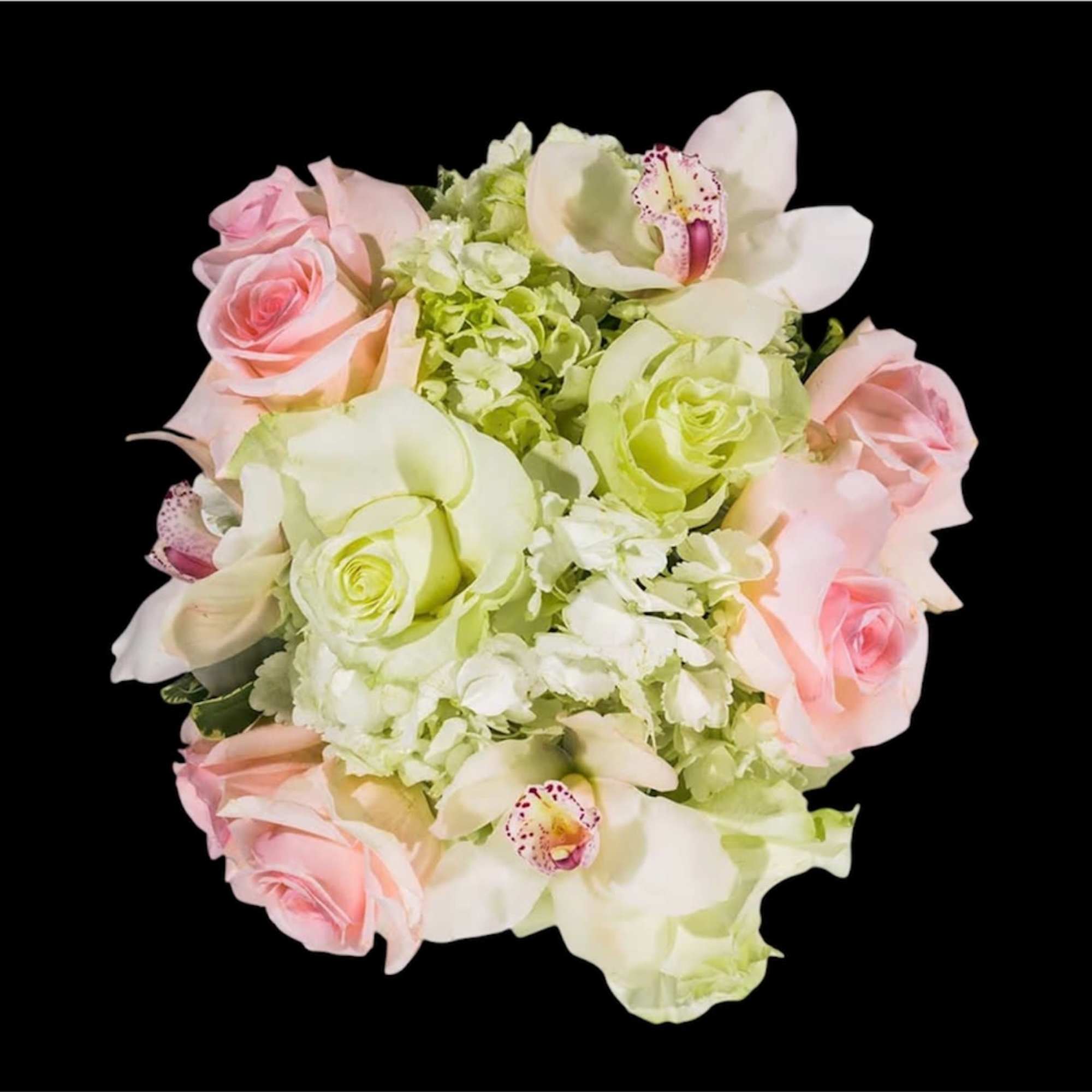 This bouquet shows that there is beauty in simplicity. Elegant by BloomNation&trade;