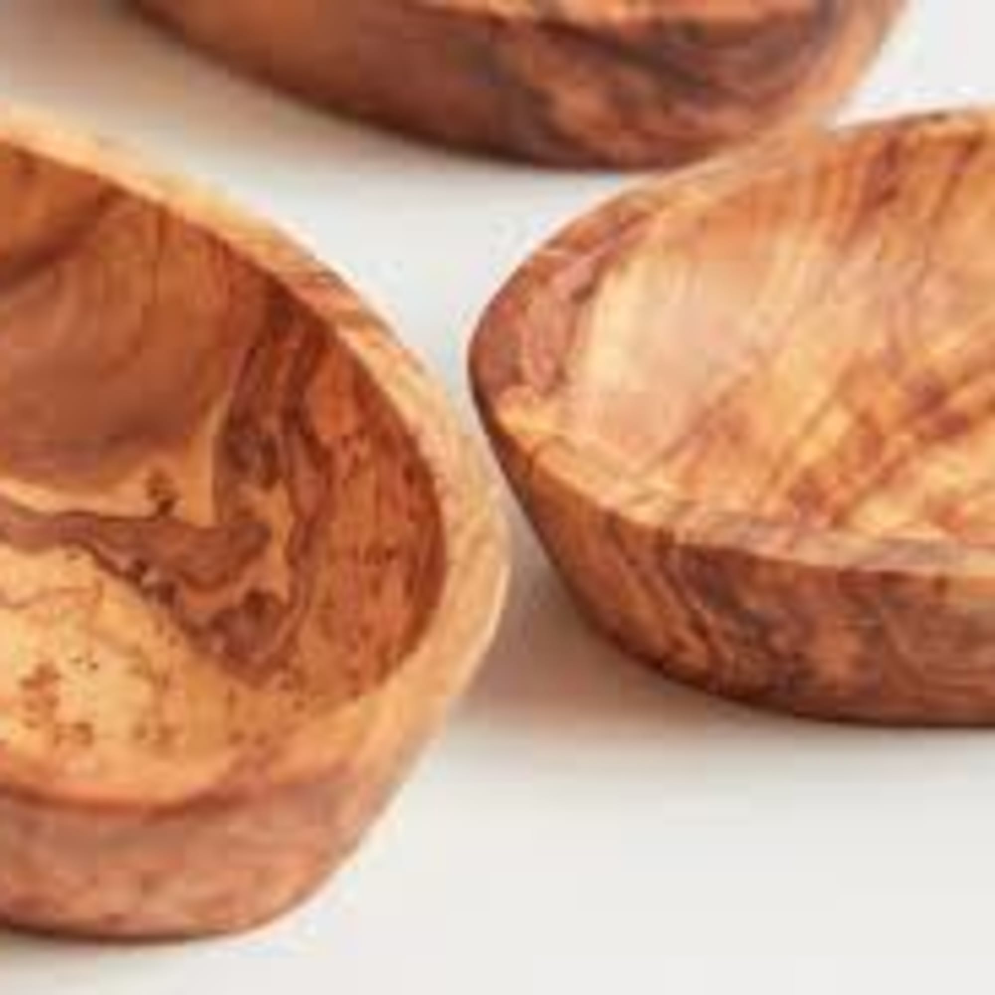 Wooden bowls with a marbled grain pattern