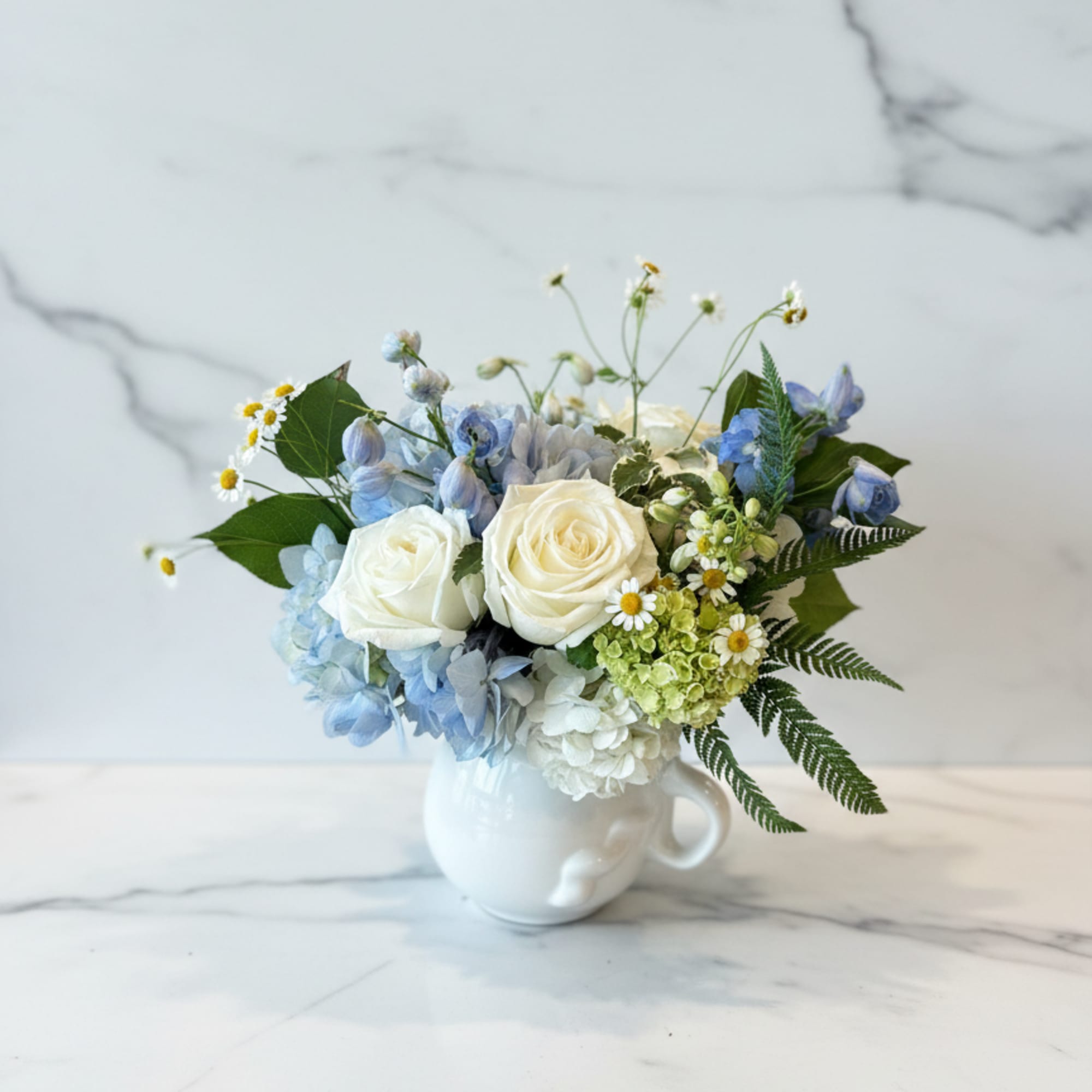 This arrangement reminds us an idyllic summer afternoon - a pitcher of