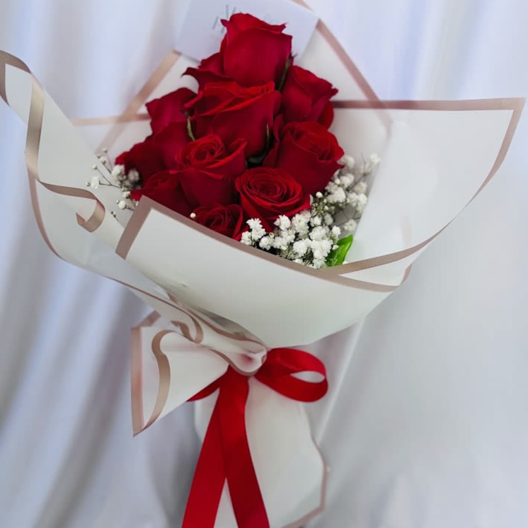 A timeless classic: 12 fresh red roses, carefully selected and wrapped in