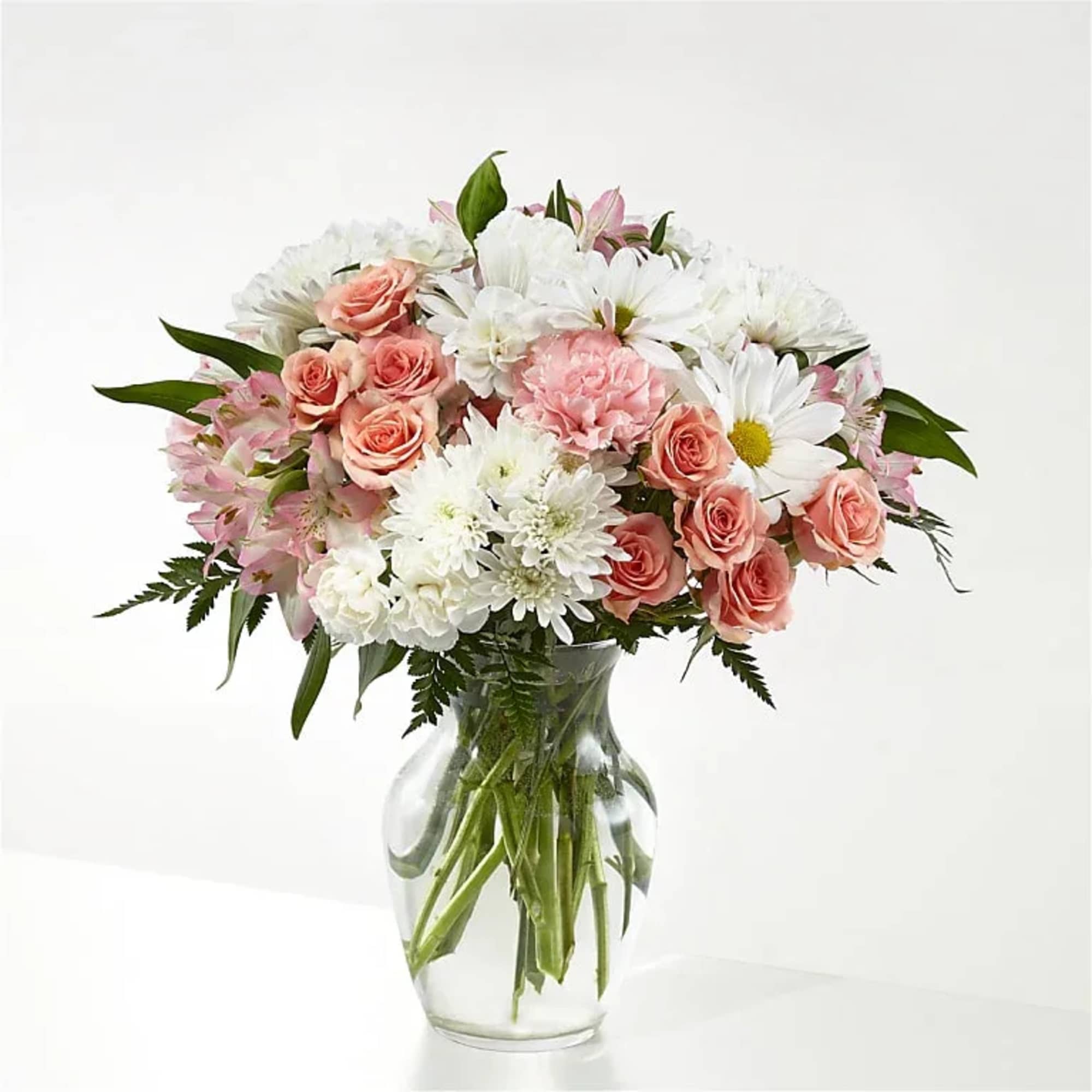 Soft blush roses gather with bright white daisy-like blooms to create an