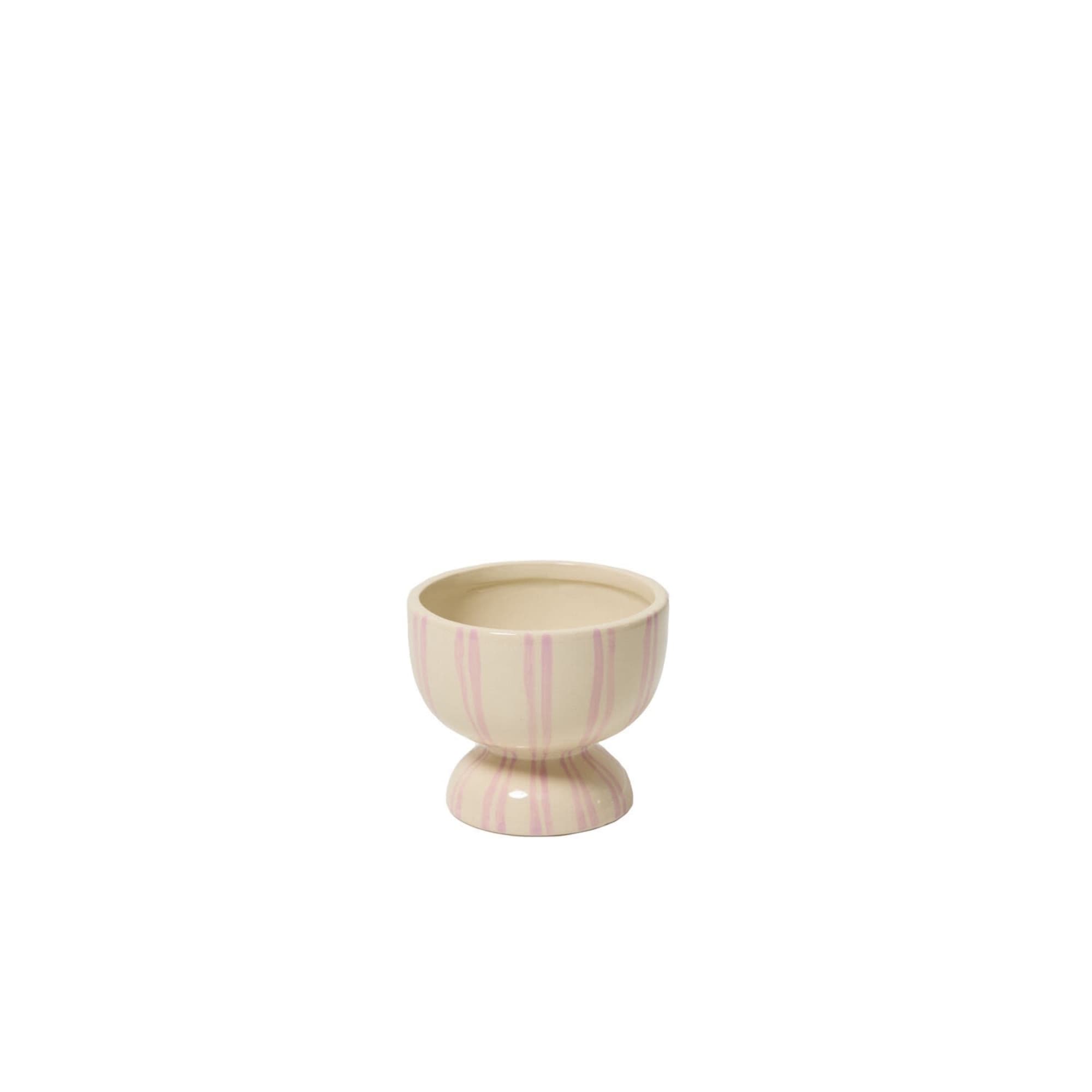 Whether celebrating spring, Mother's Day, or any time of year, the petite